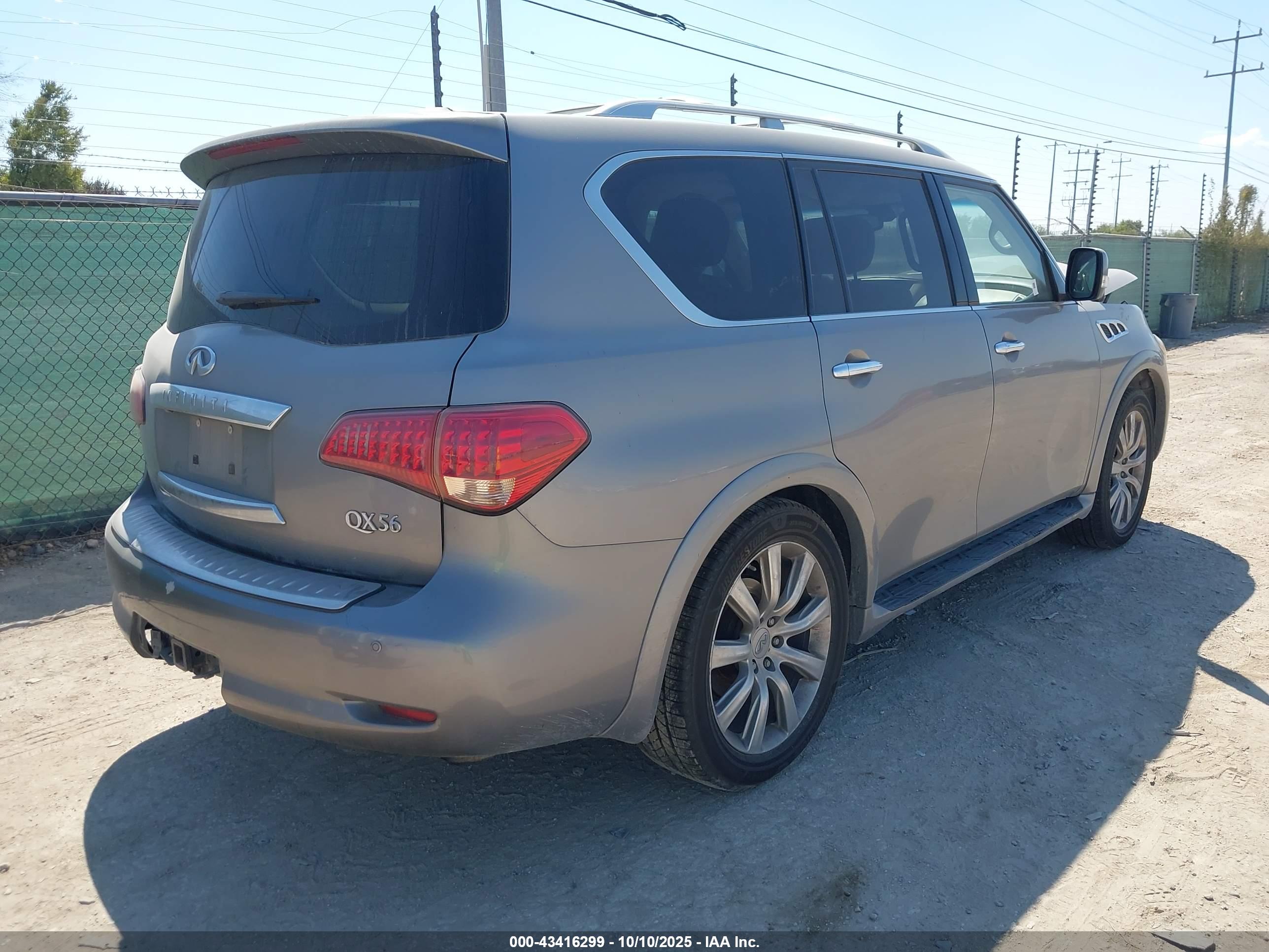 INFINITI QX56 image 4