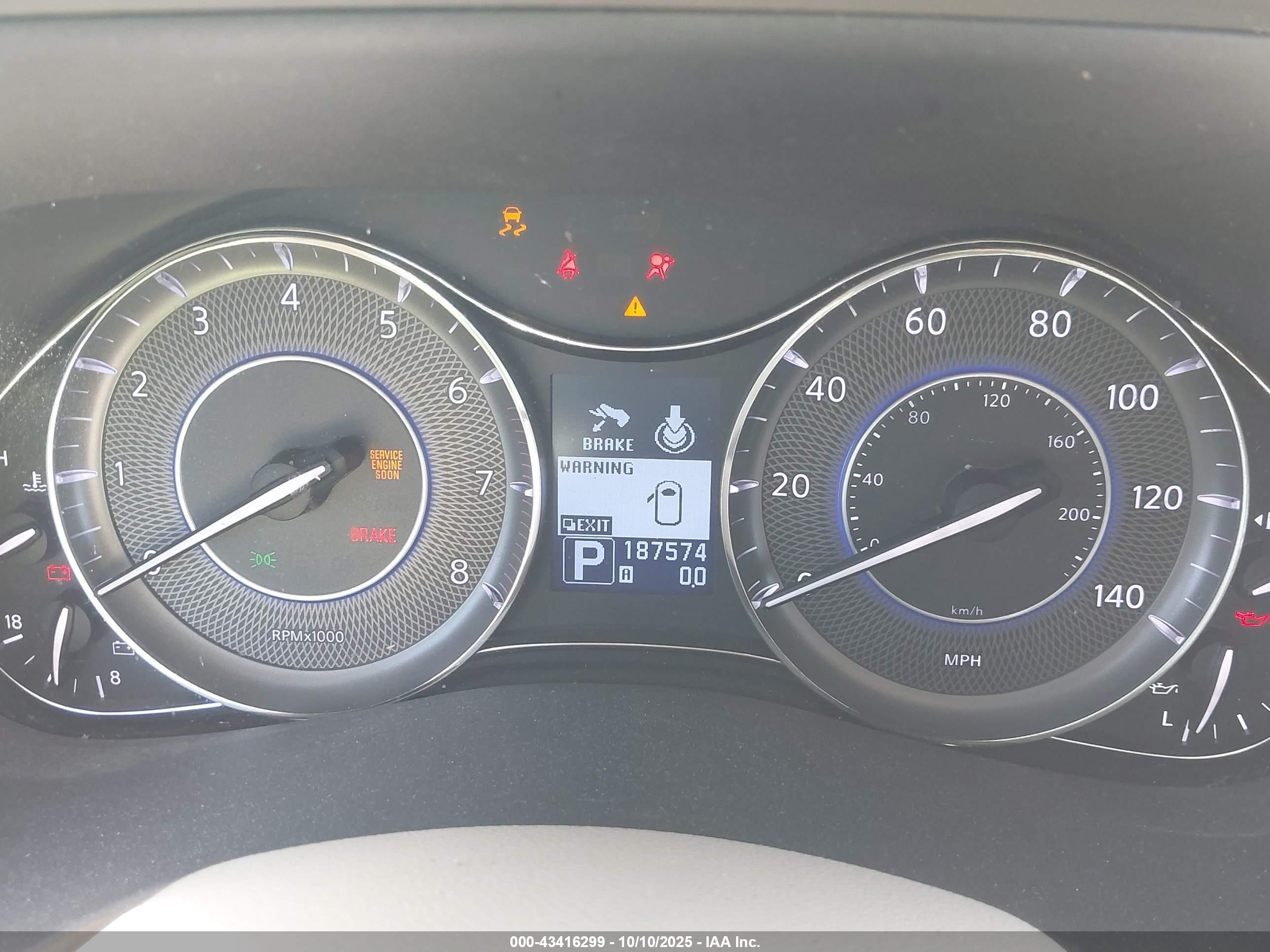 INFINITI QX56 image 7