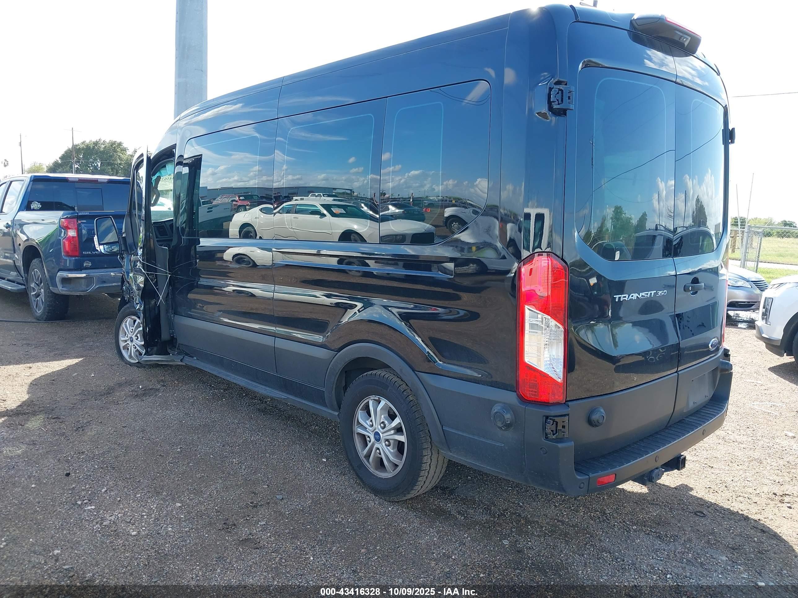 FORD TRANSIT-350 image 3