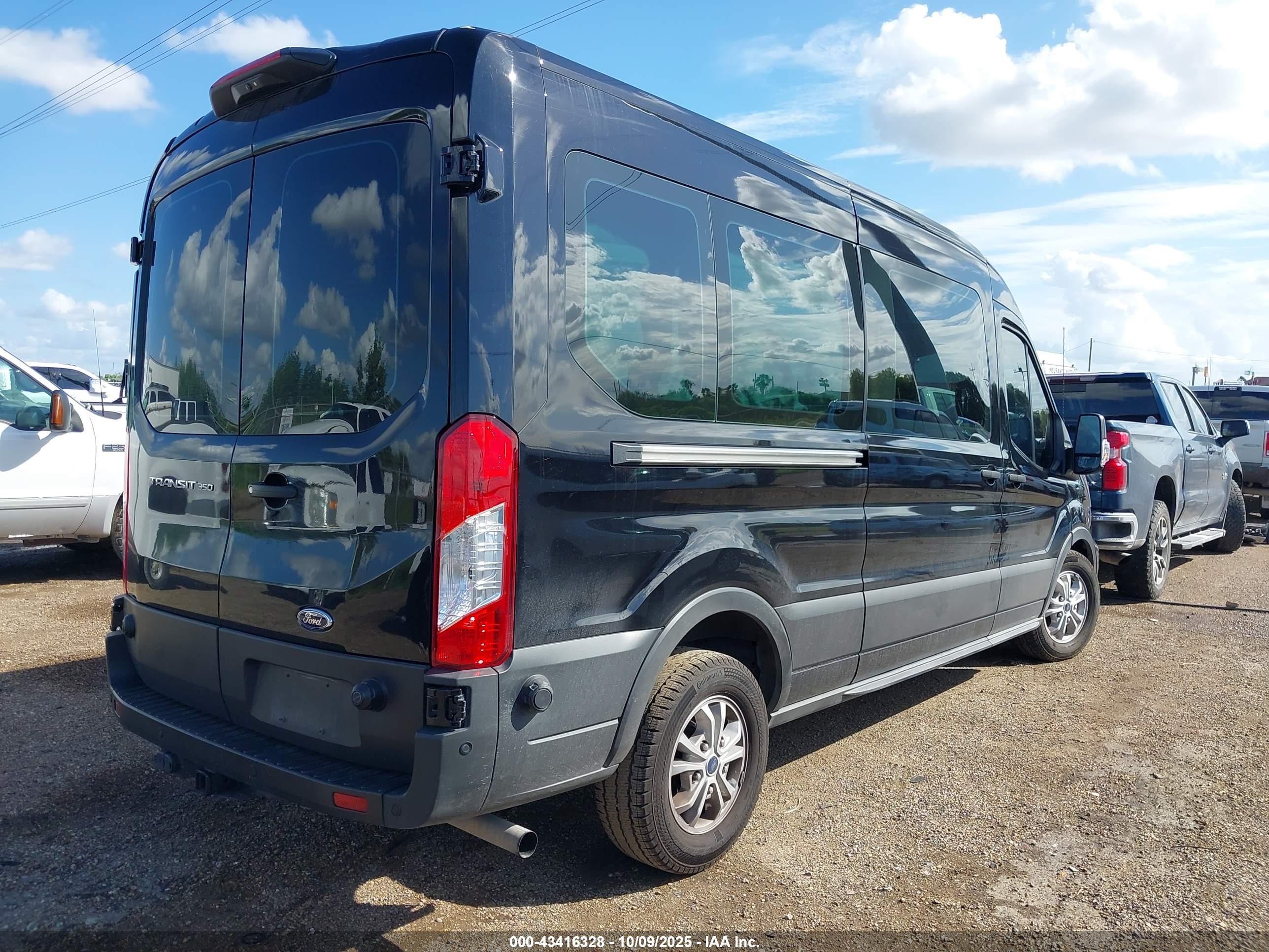 FORD TRANSIT-350 image 4