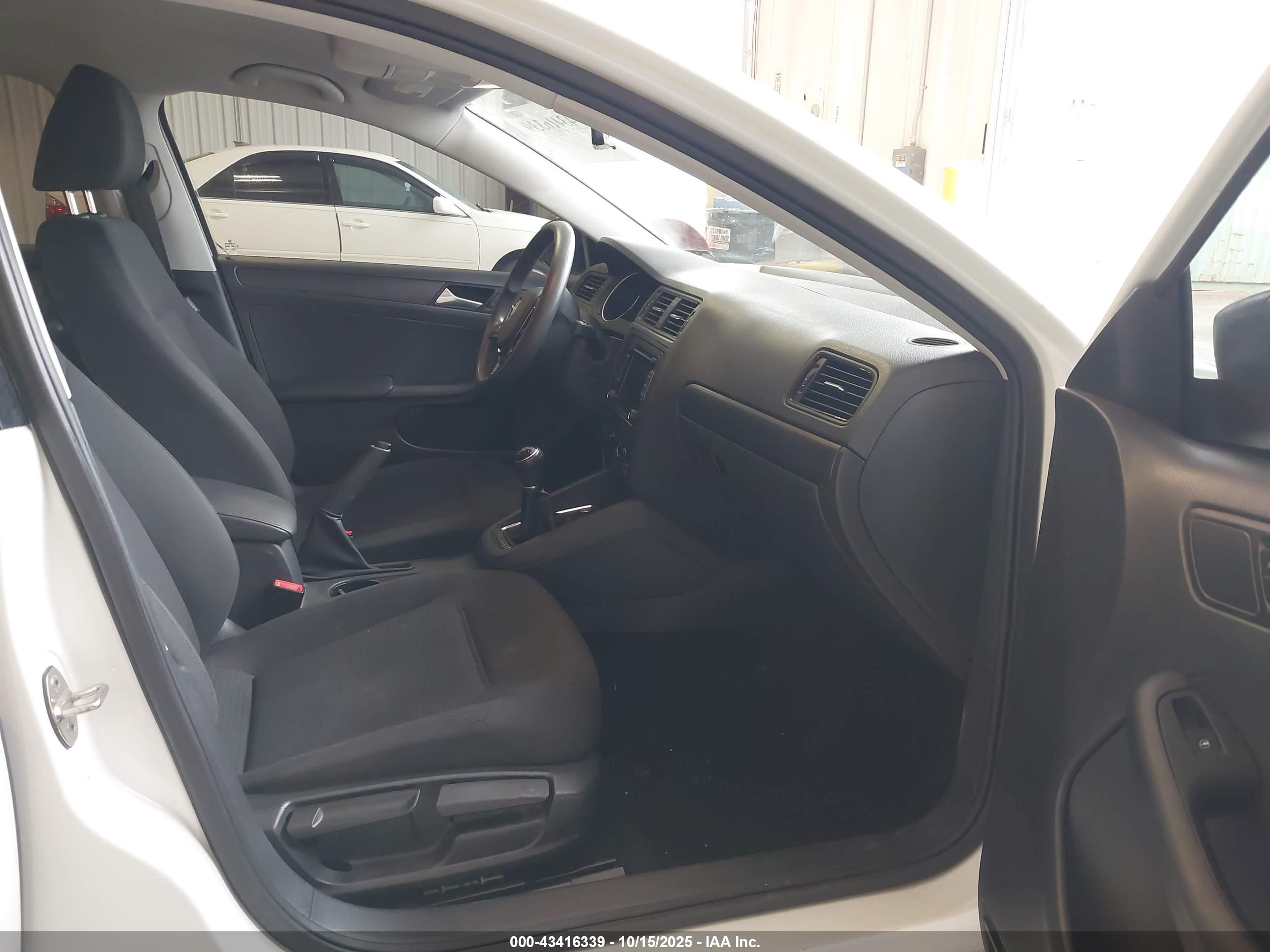 VOLKSWAGEN JETTA image 5