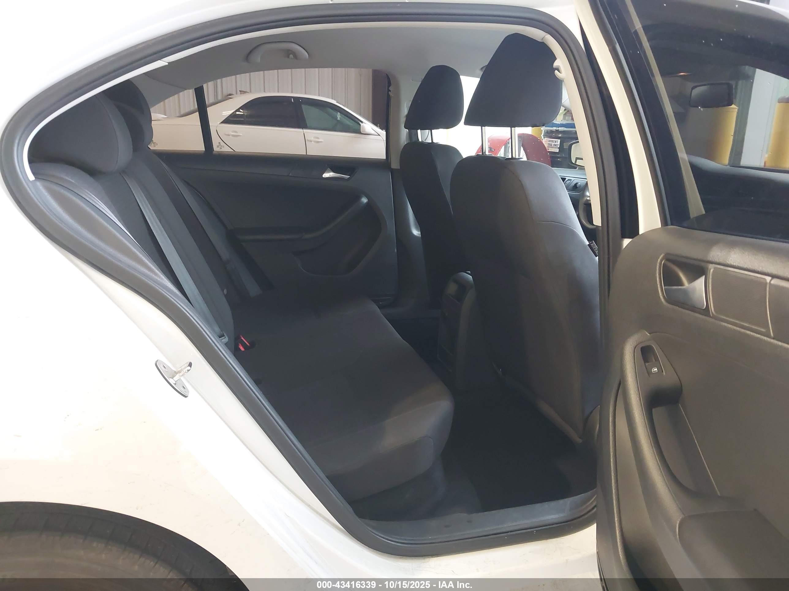 VOLKSWAGEN JETTA image 8