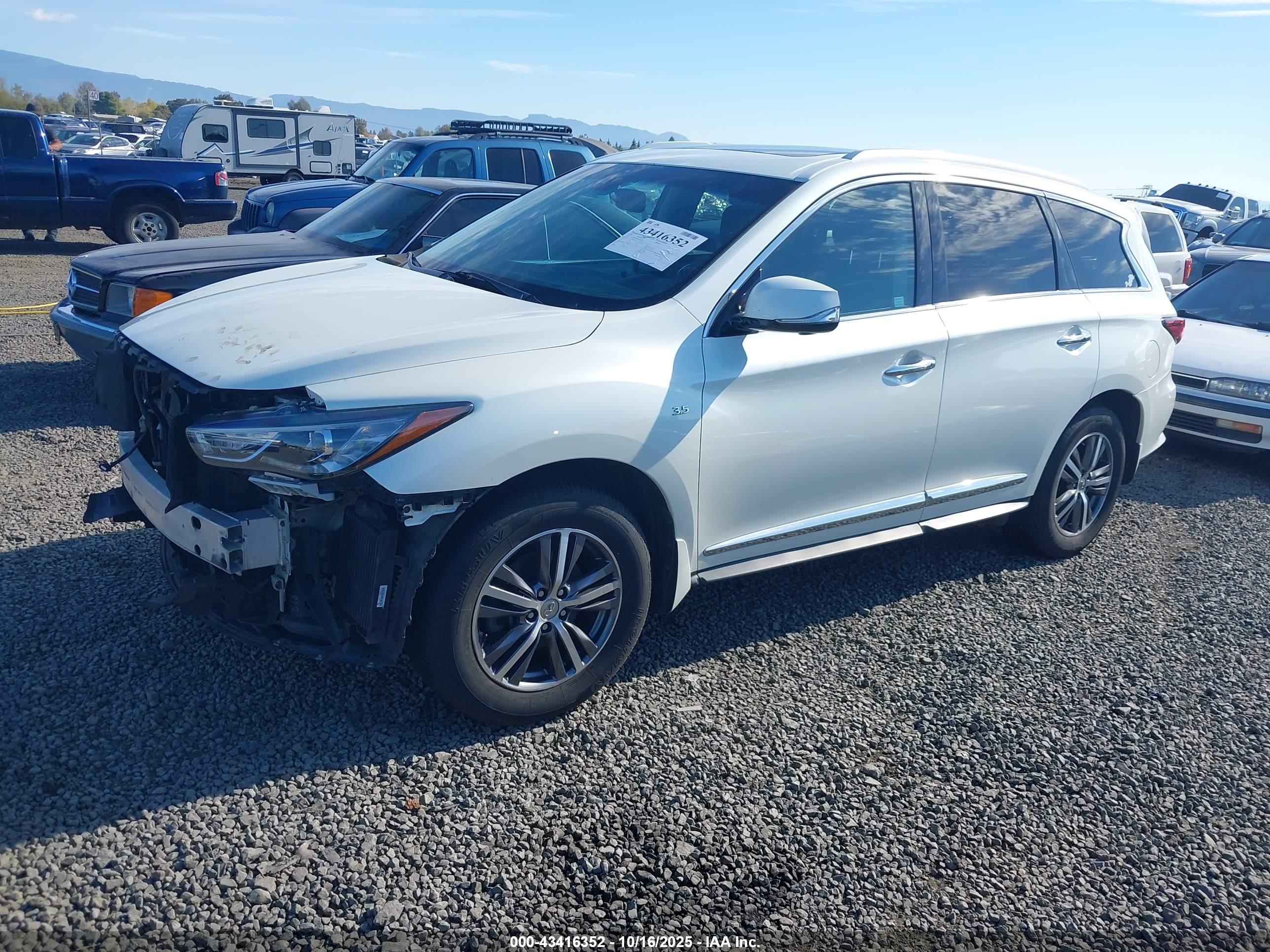 INFINITI QX60 image 2