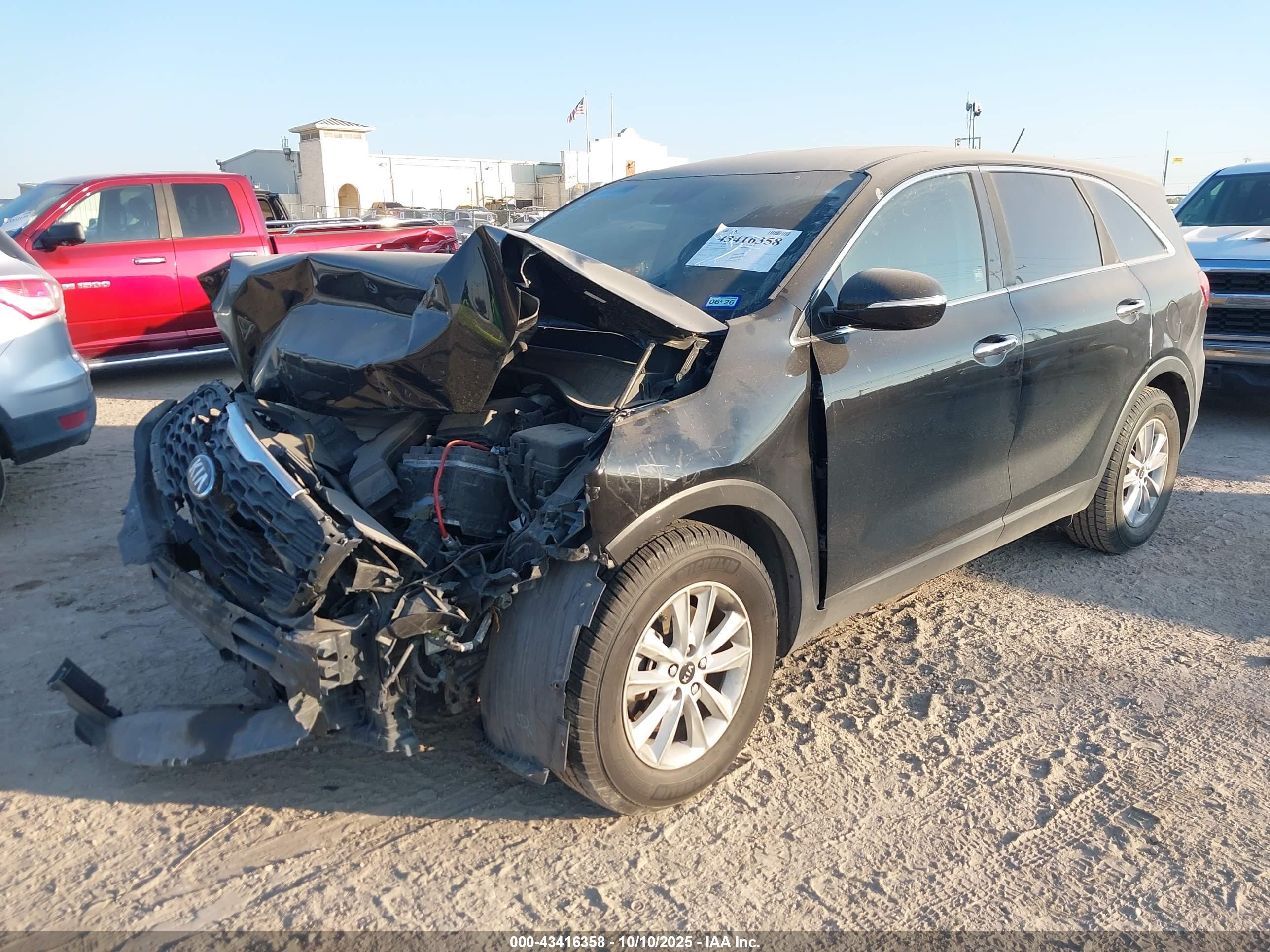 KIA SORENTO image 2