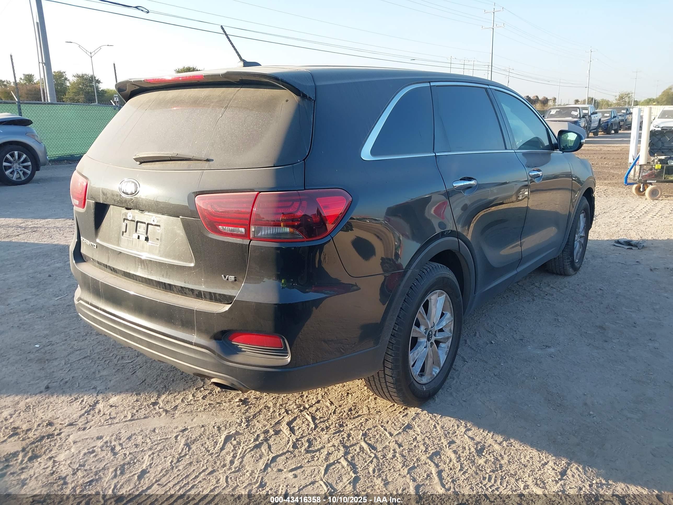 KIA SORENTO image 4