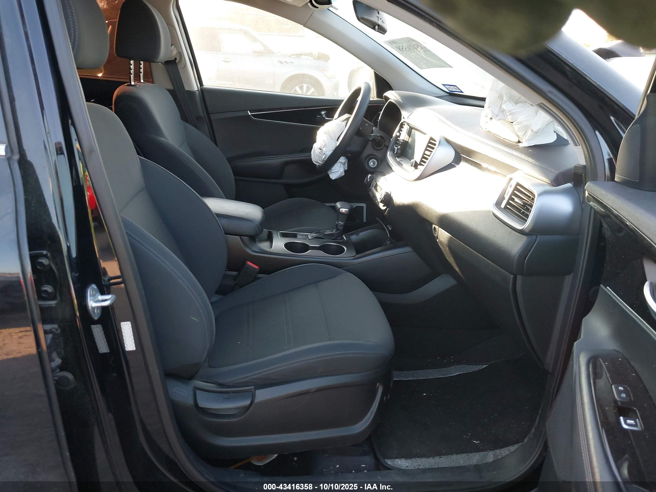 KIA SORENTO image 5