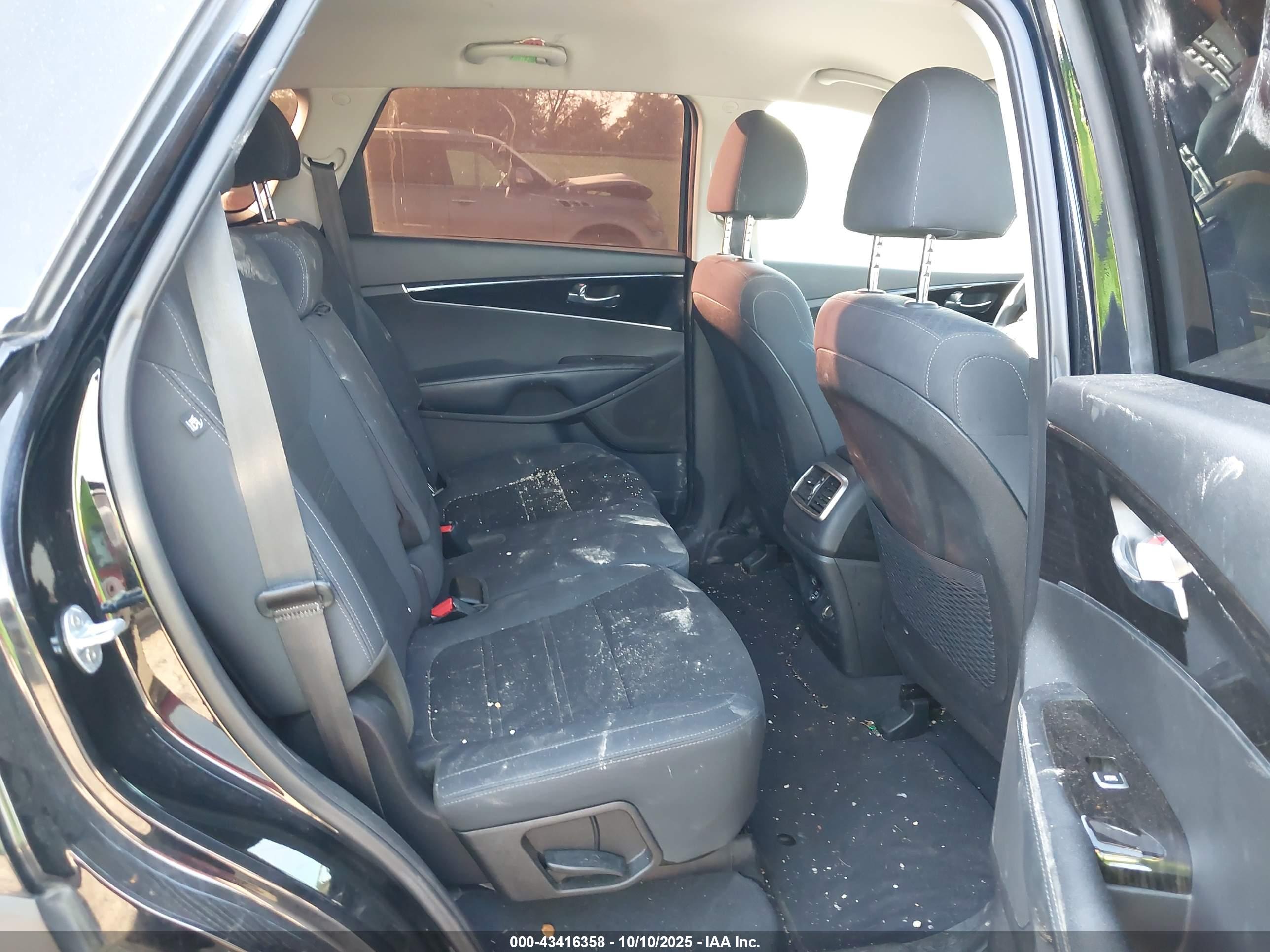 KIA SORENTO image 8
