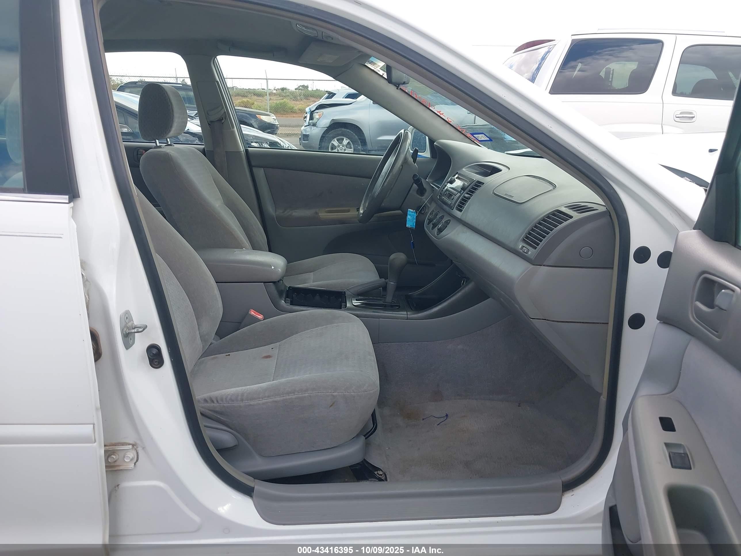 TOYOTA CAMRY image 5