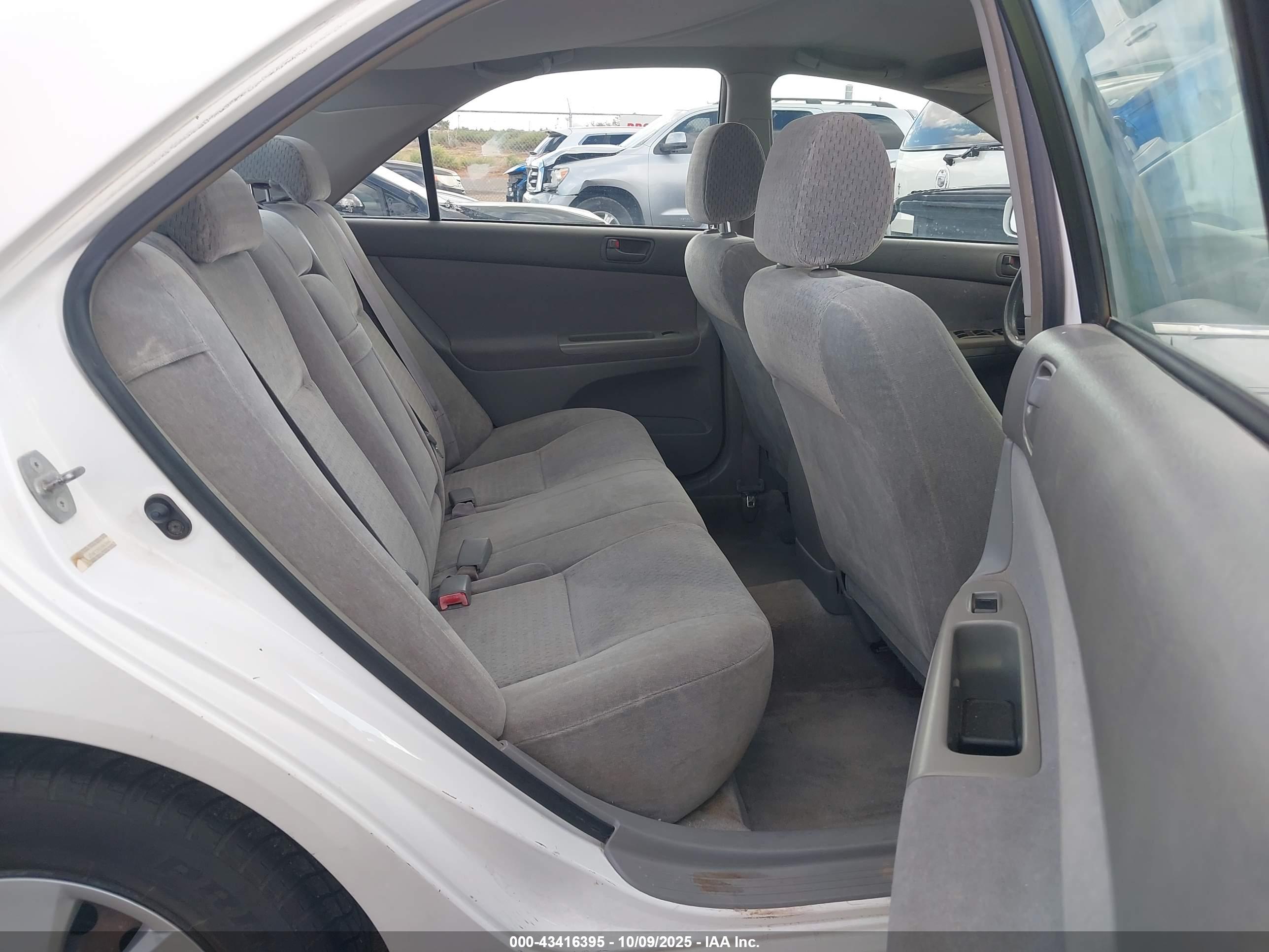 TOYOTA CAMRY image 8