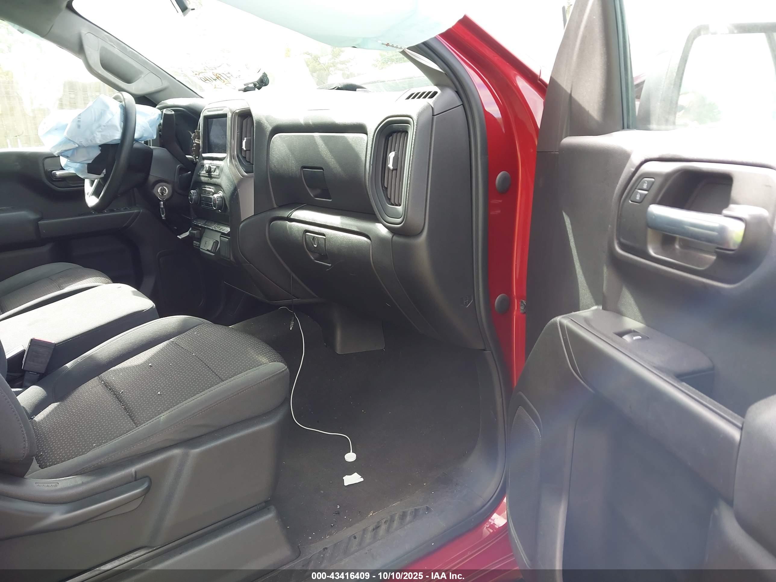 CHEVROLET SILVERADO image 5