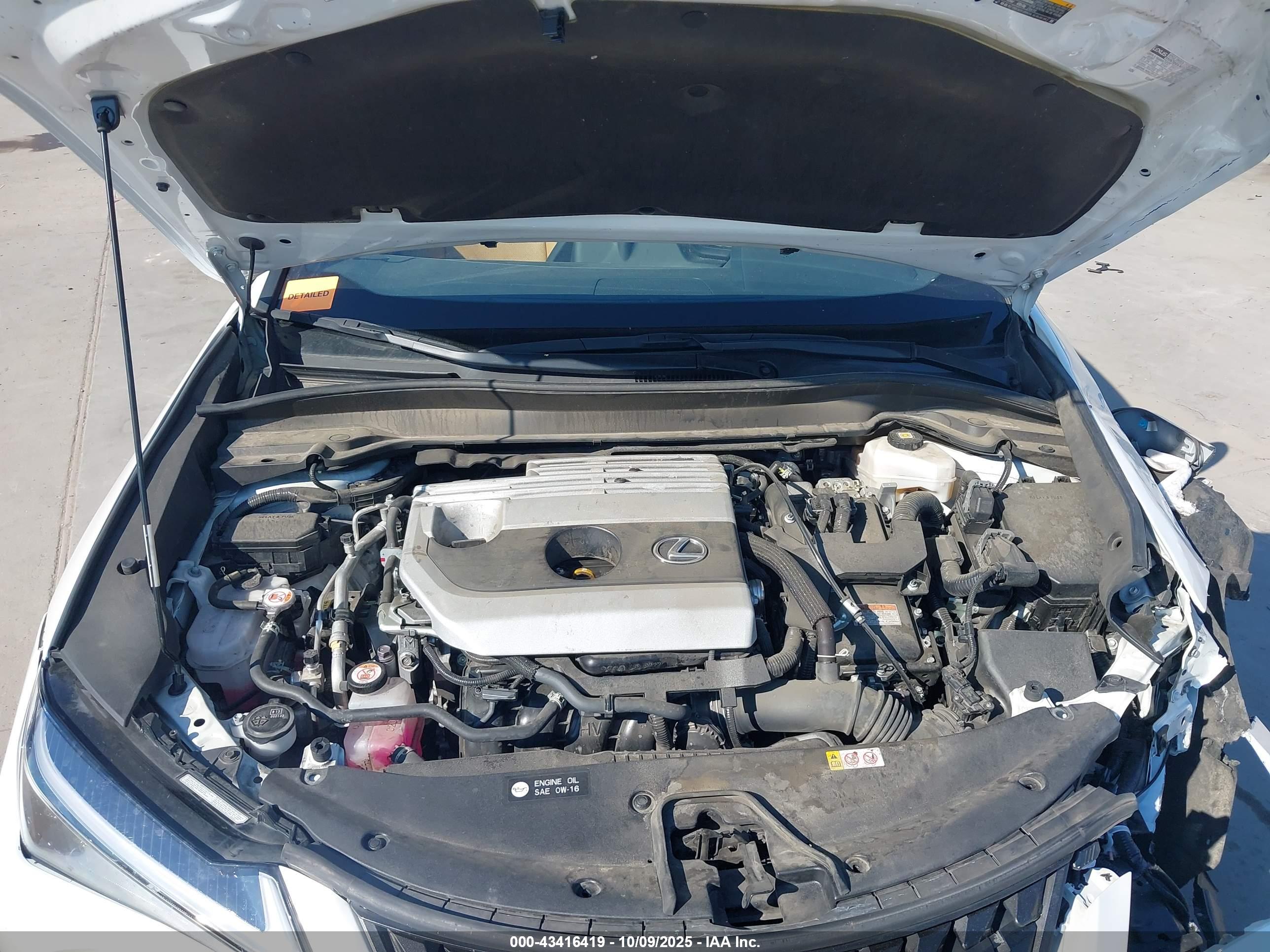 LEXUS UX image 10