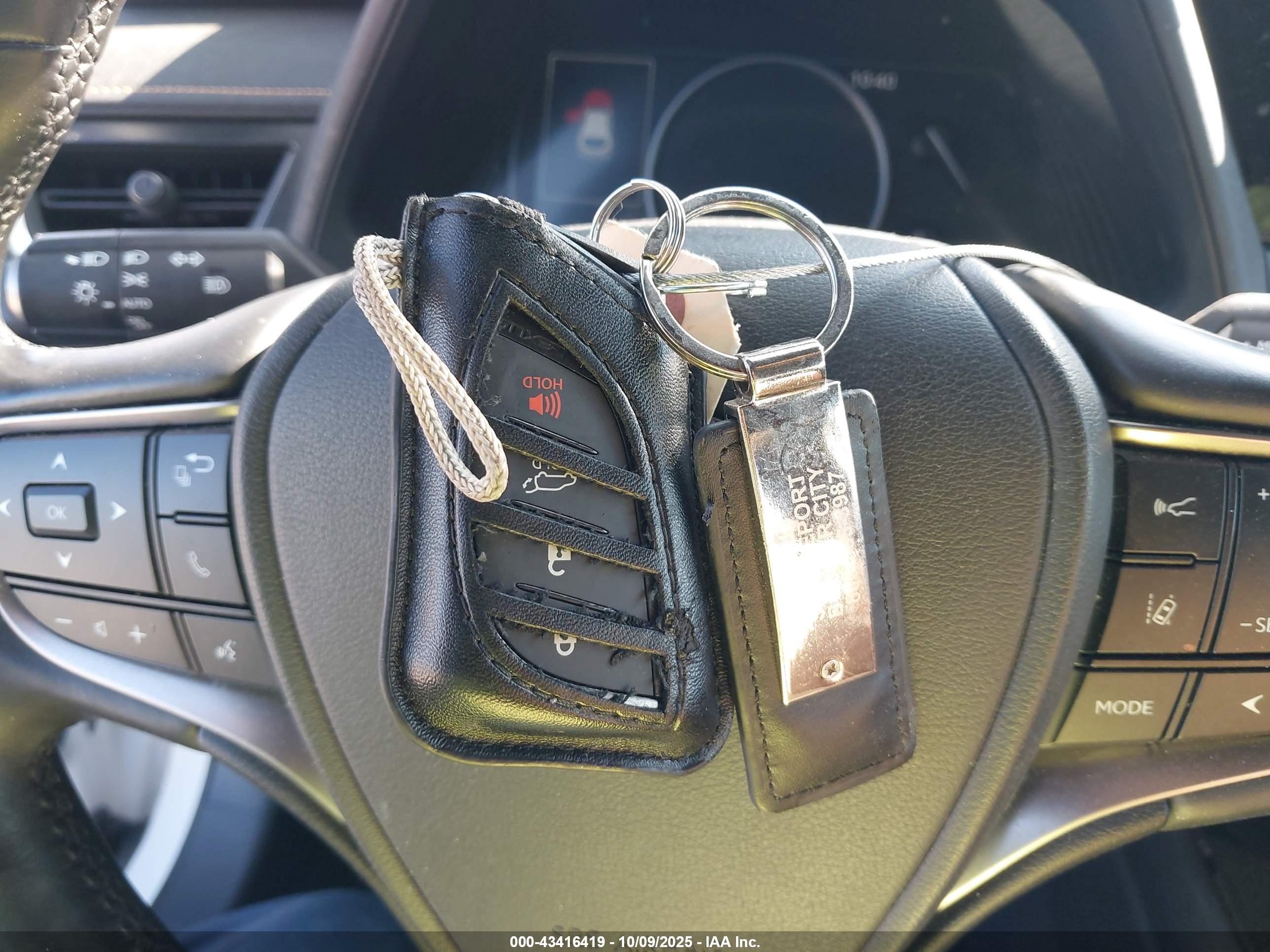 LEXUS UX image 11