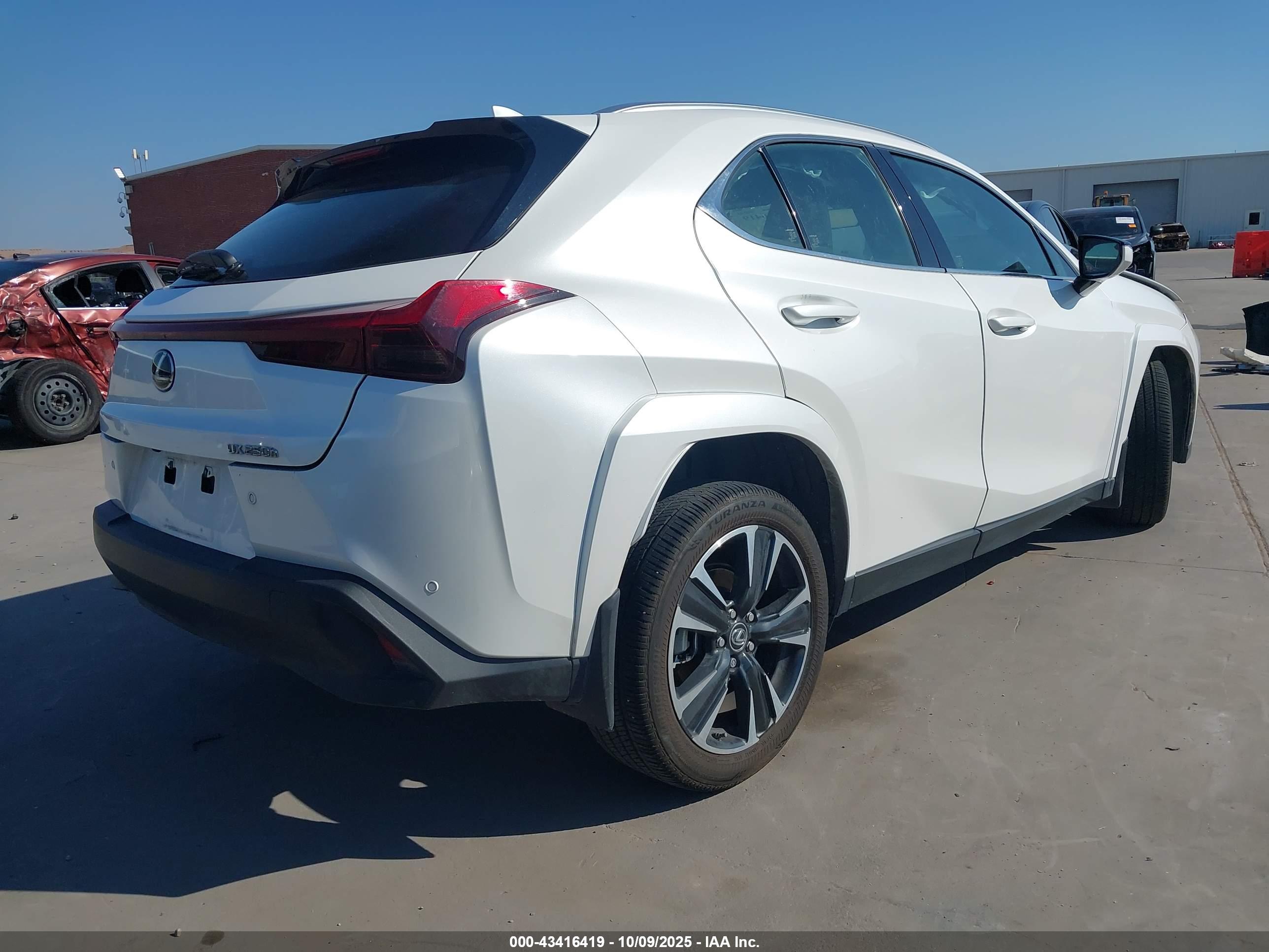 LEXUS UX image 4