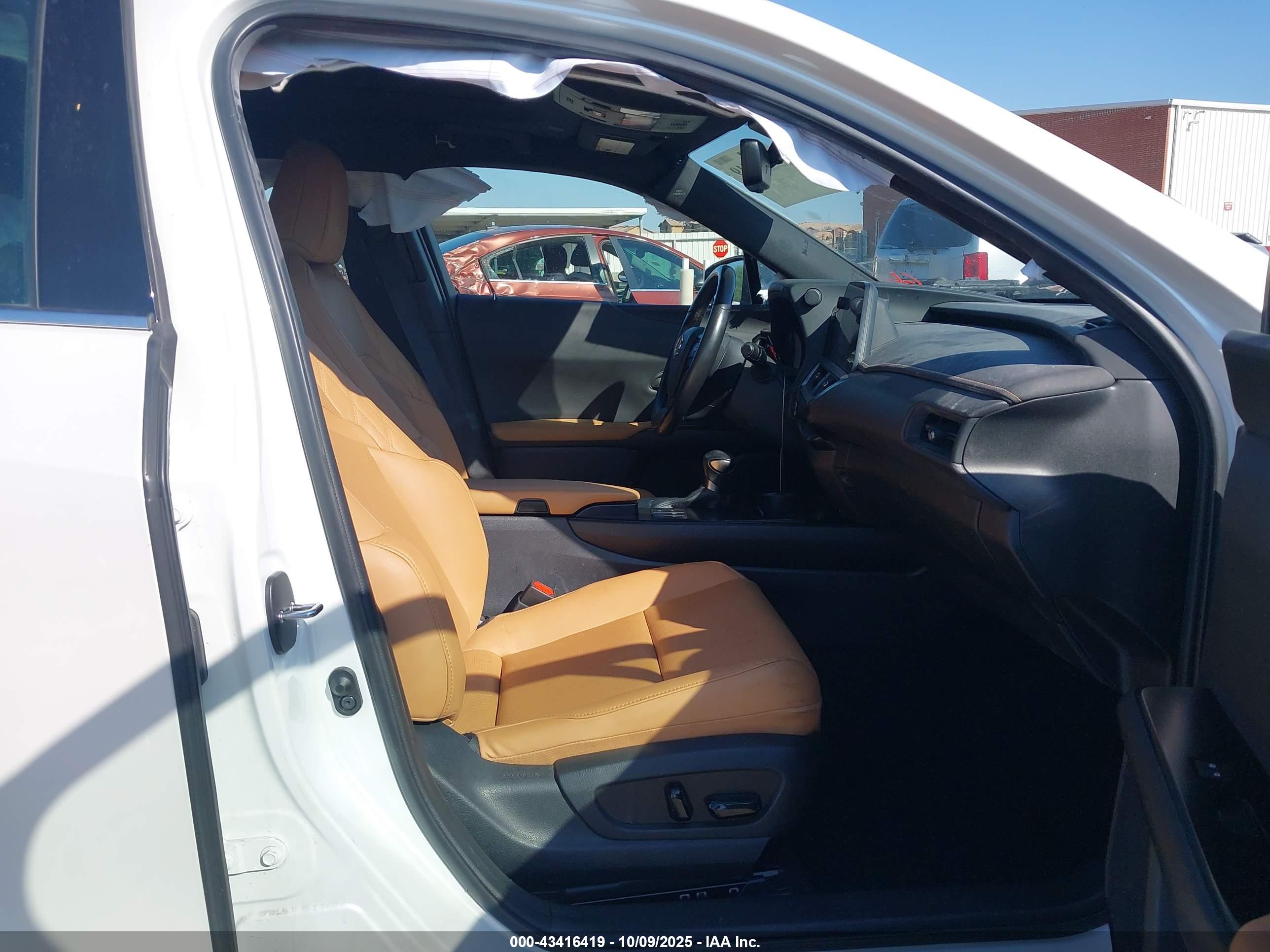 LEXUS UX image 5