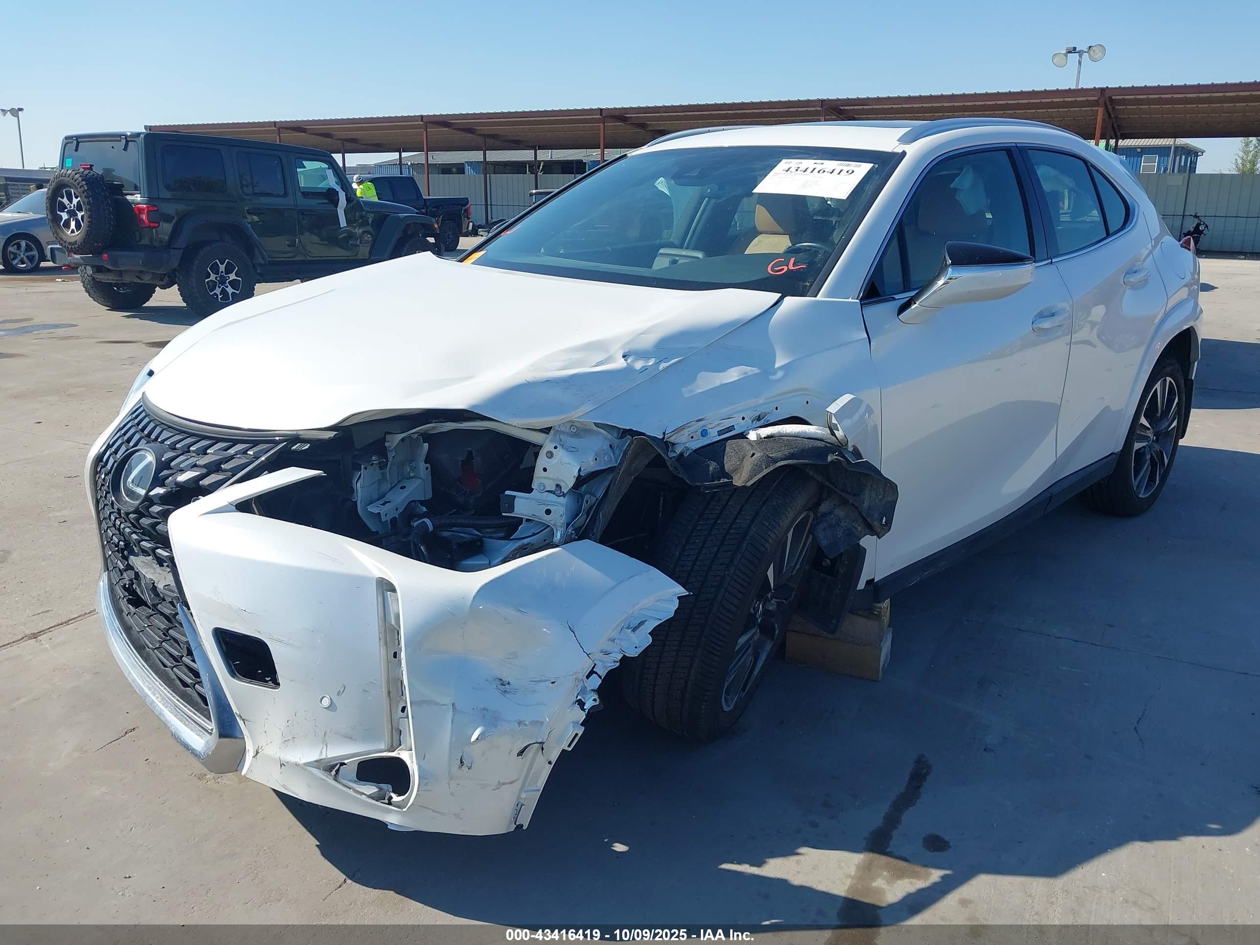 LEXUS UX image 6