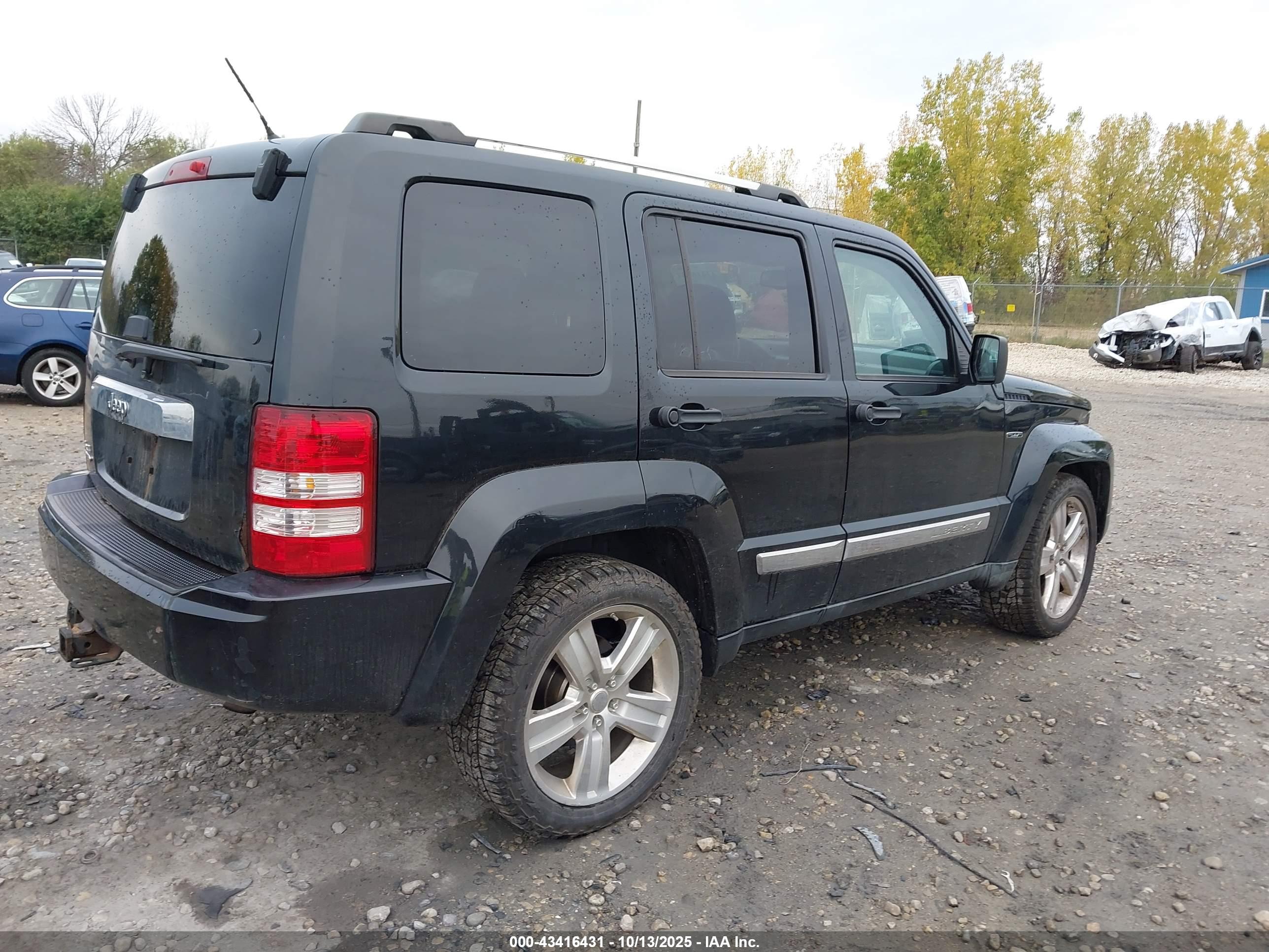 JEEP LIBERTY image 4