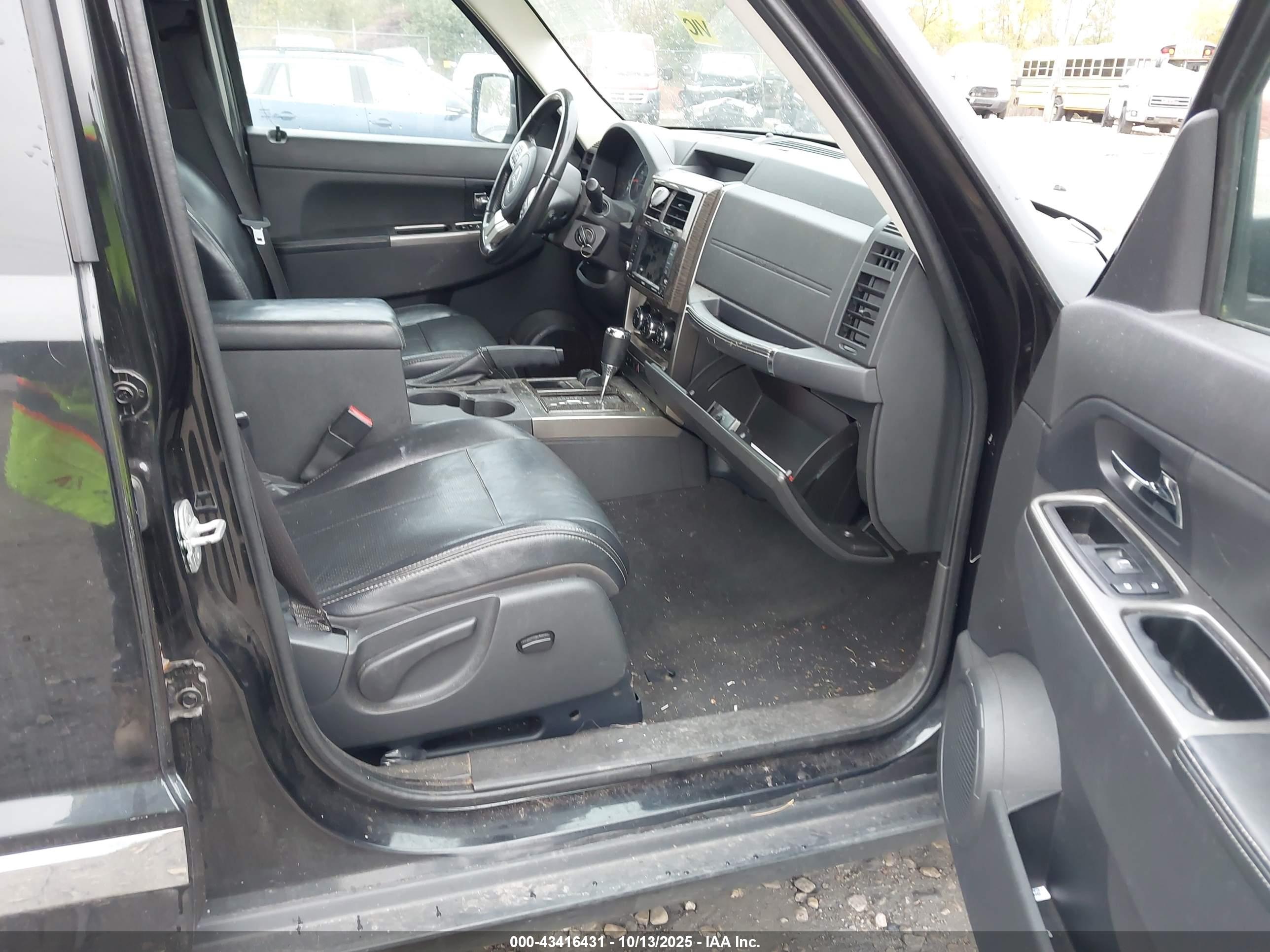 JEEP LIBERTY image 5