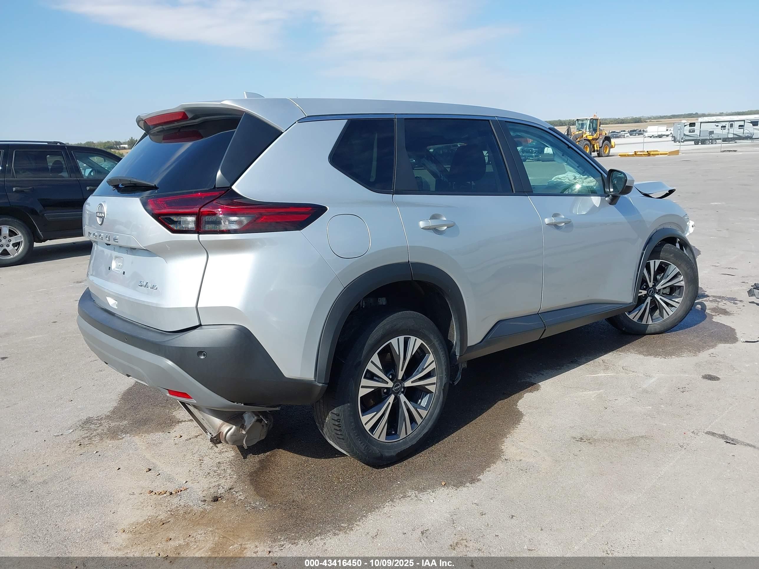 NISSAN ROGUE image 4