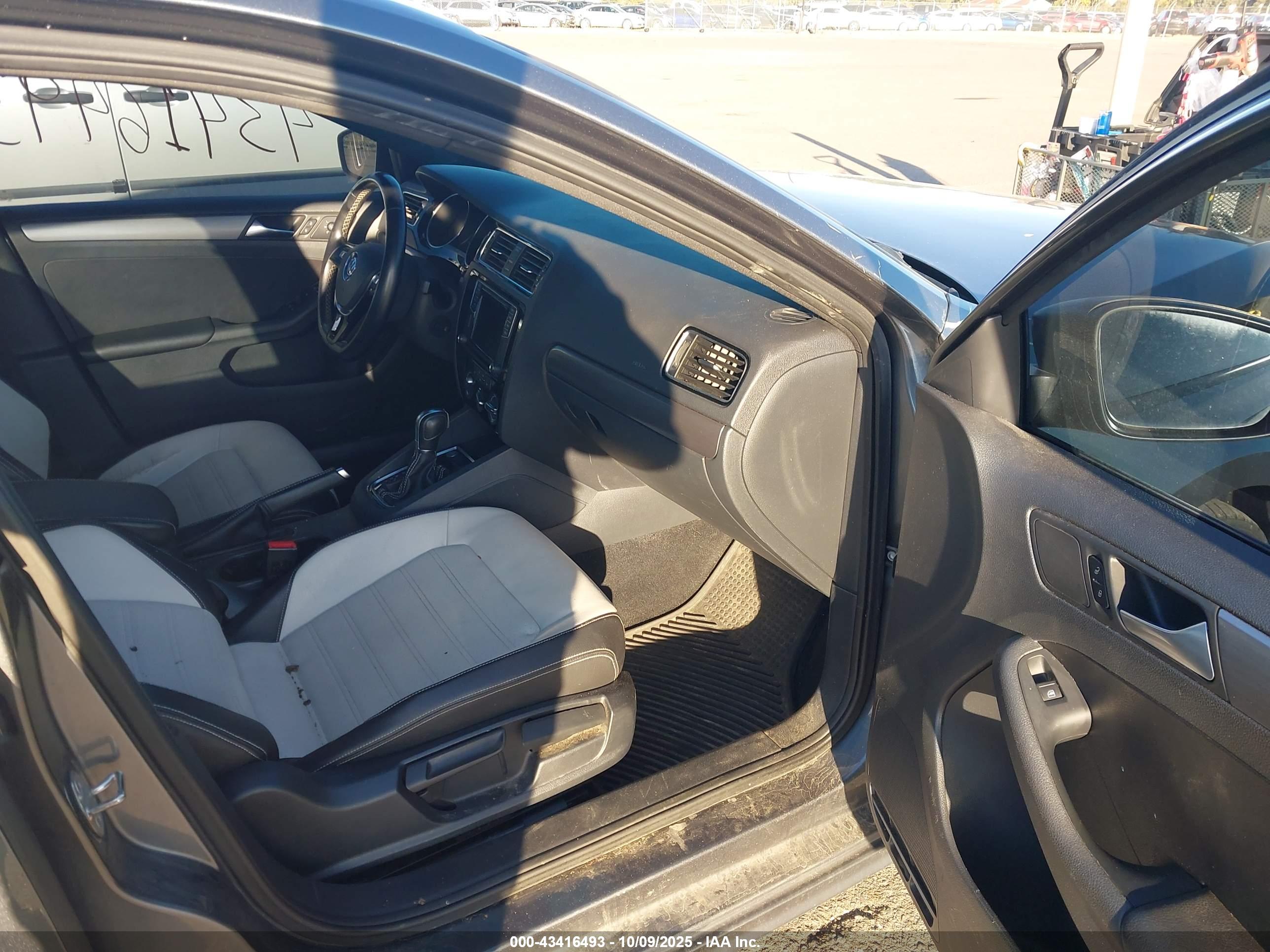VOLKSWAGEN JETTA image 5