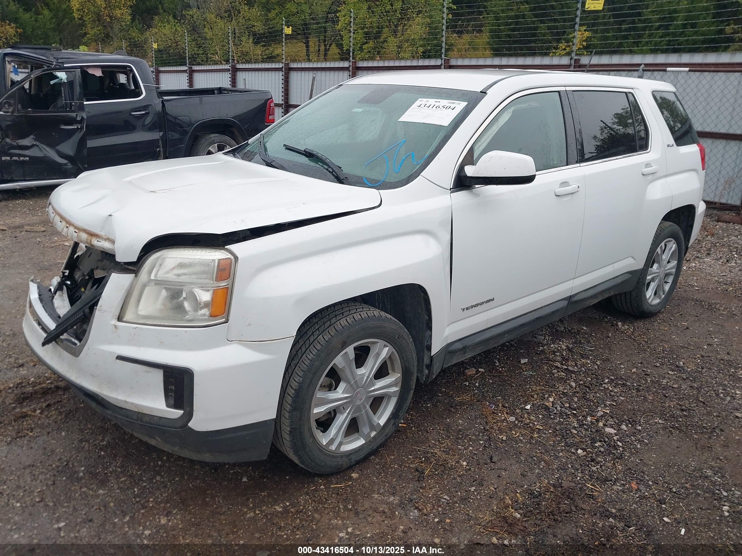 GMC TERRAIN image 2
