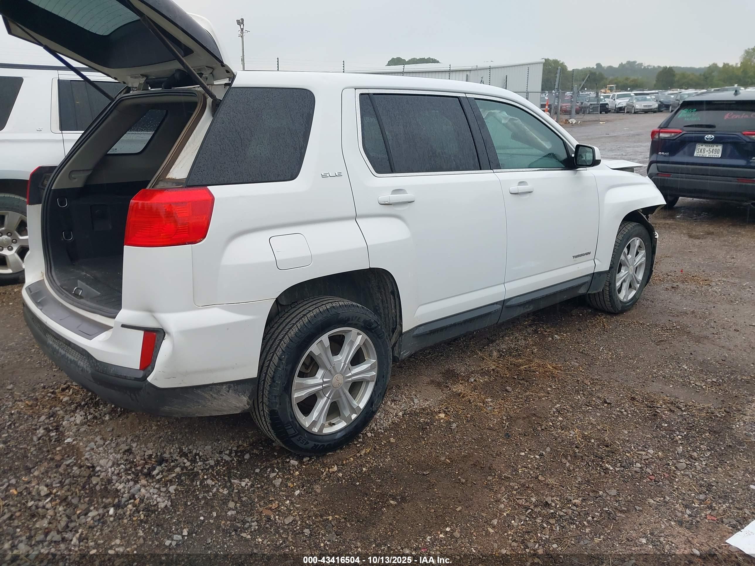 GMC TERRAIN image 4