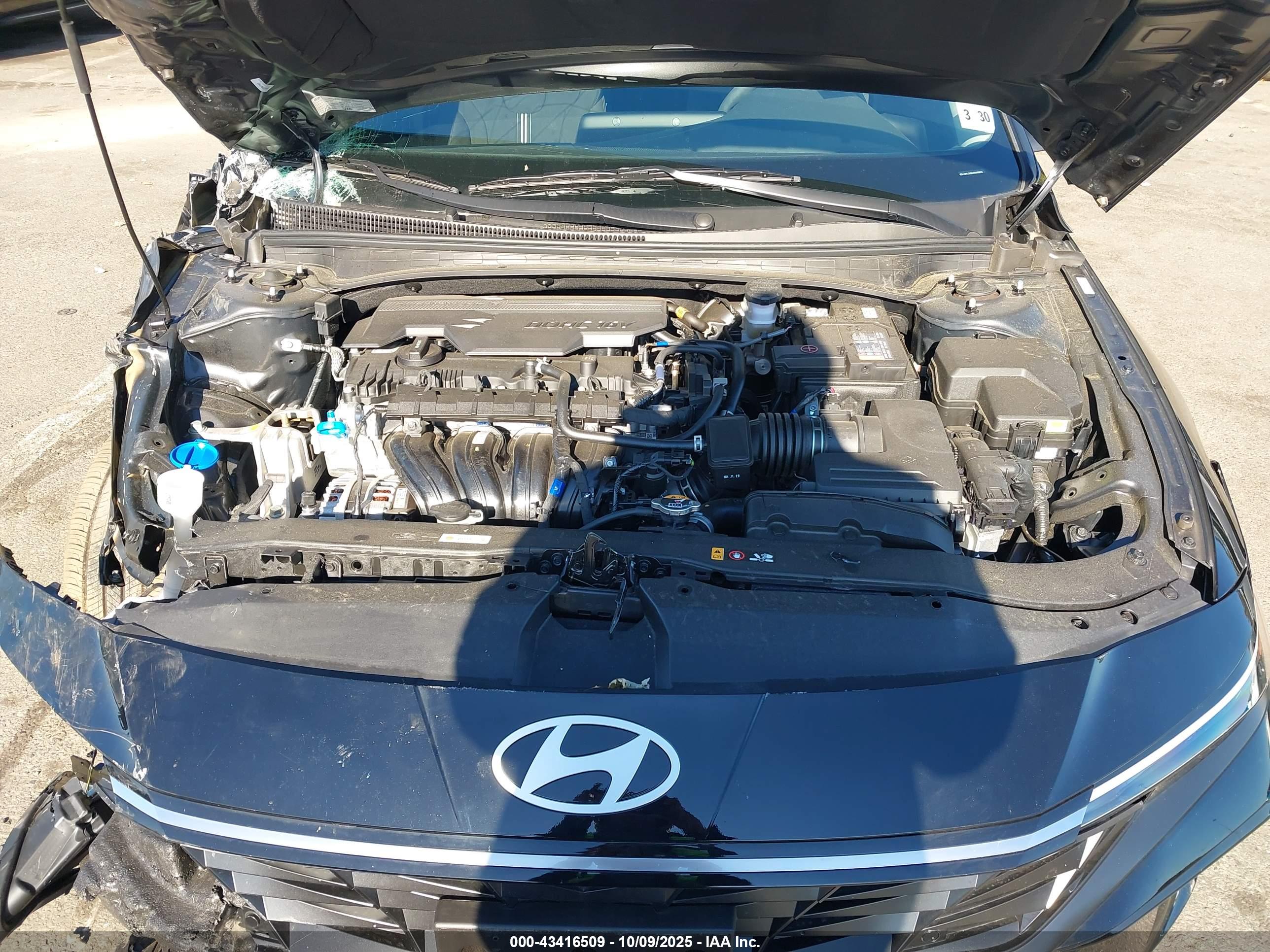 HYUNDAI ELANTRA image 10