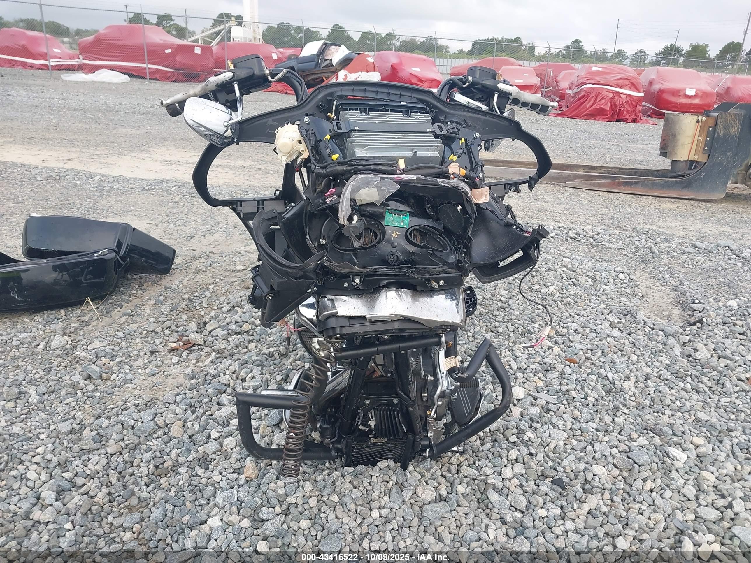 HARLEY-DAVIDSON FLTRX image 5