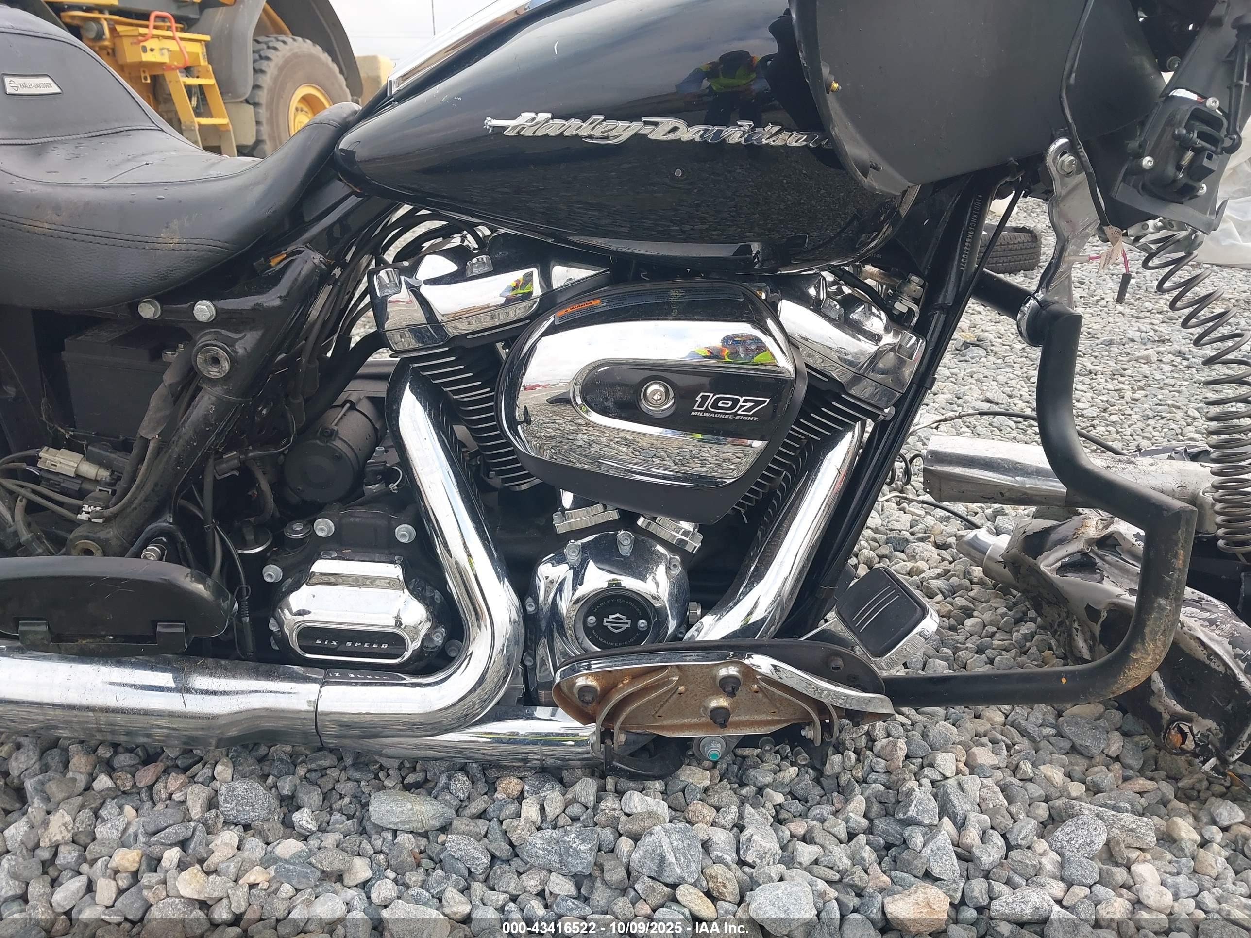 HARLEY-DAVIDSON FLTRX image 8