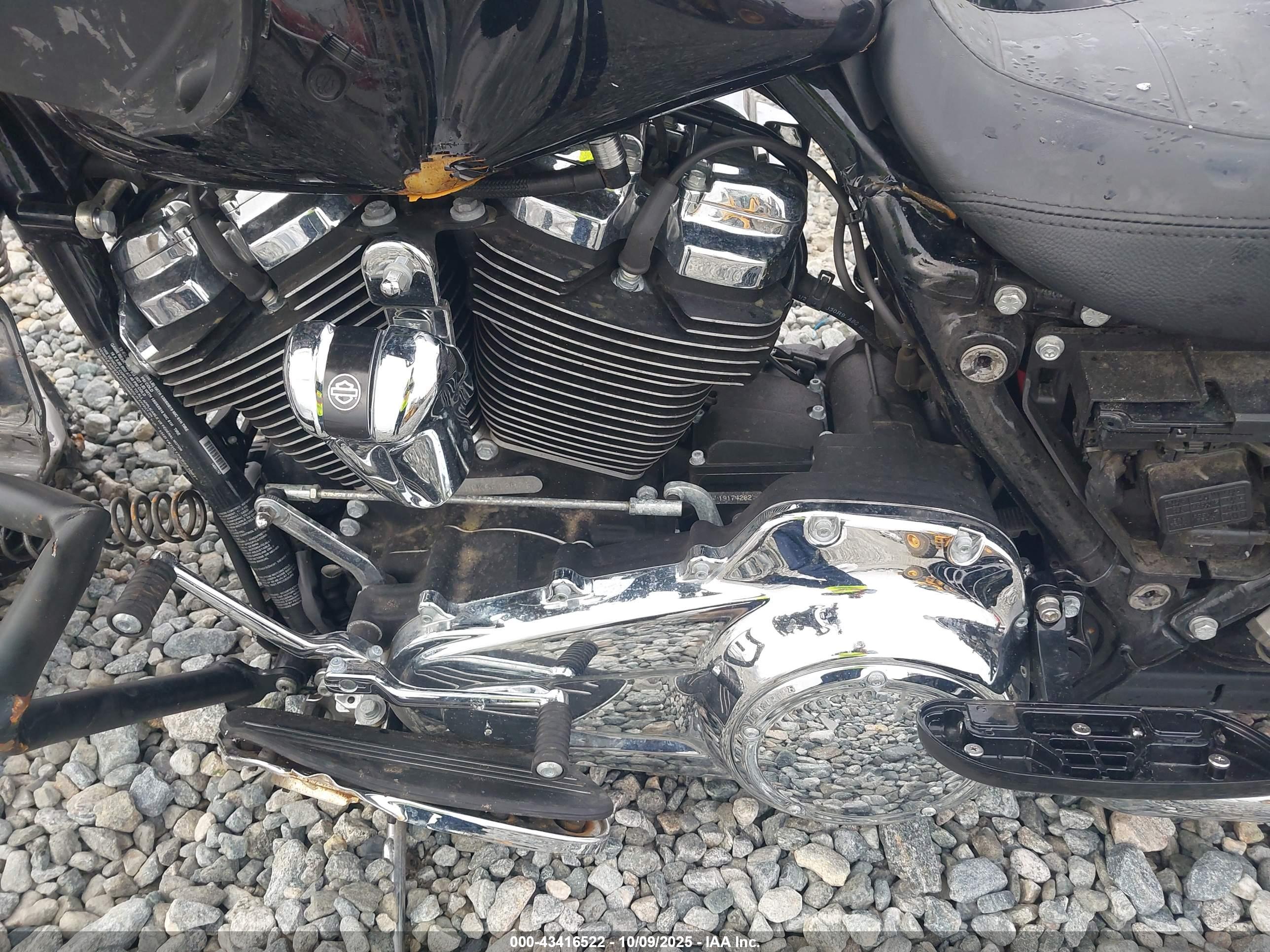 HARLEY-DAVIDSON FLTRX image 9
