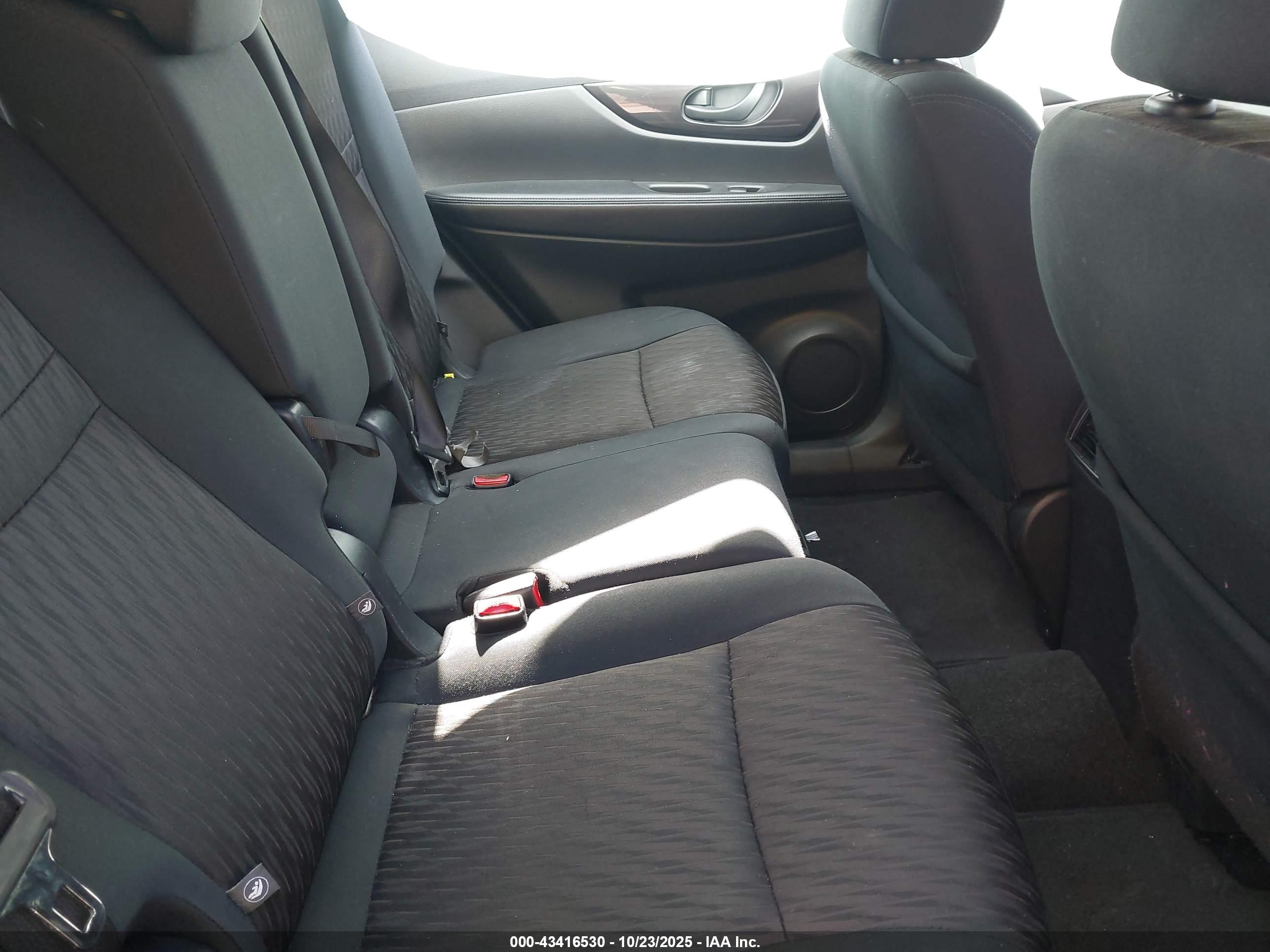 NISSAN ROGUE image 8