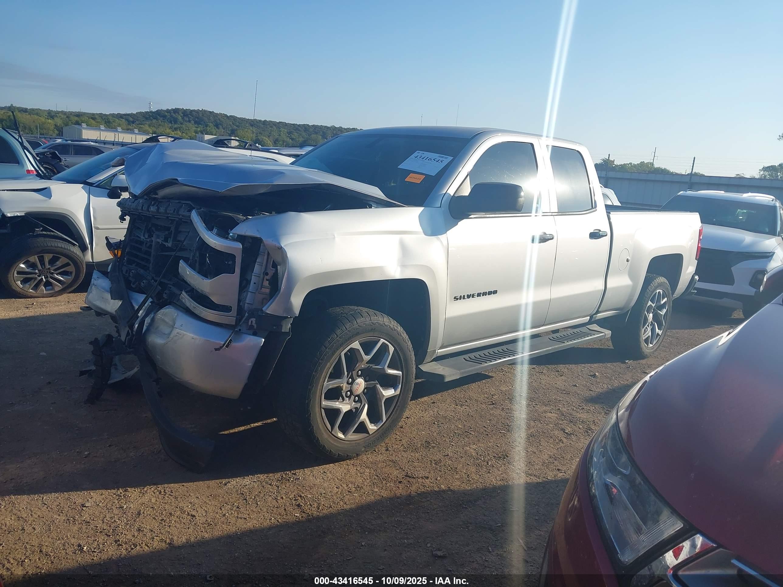 CHEVROLET SILVERADO image 2