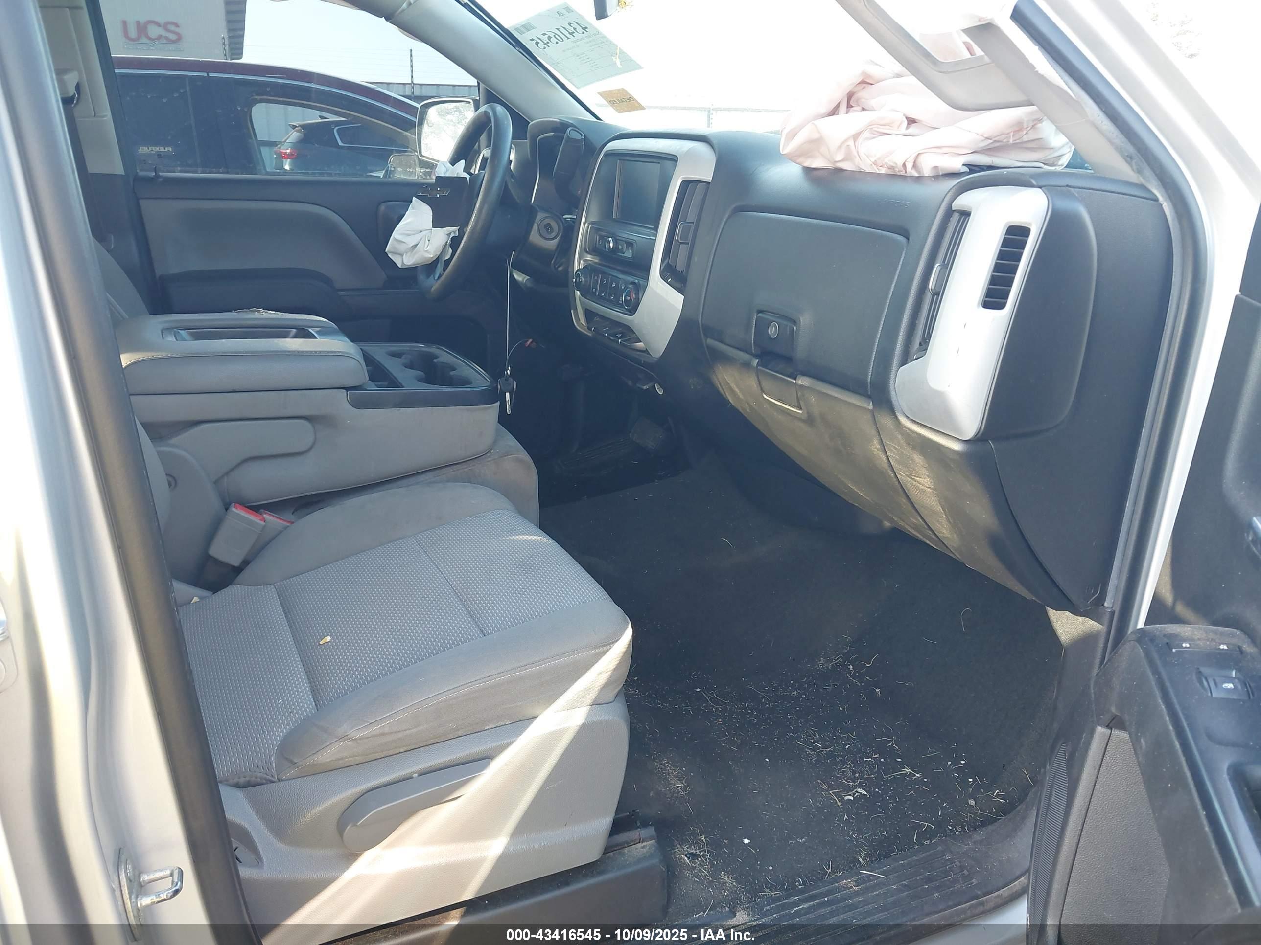 CHEVROLET SILVERADO image 5