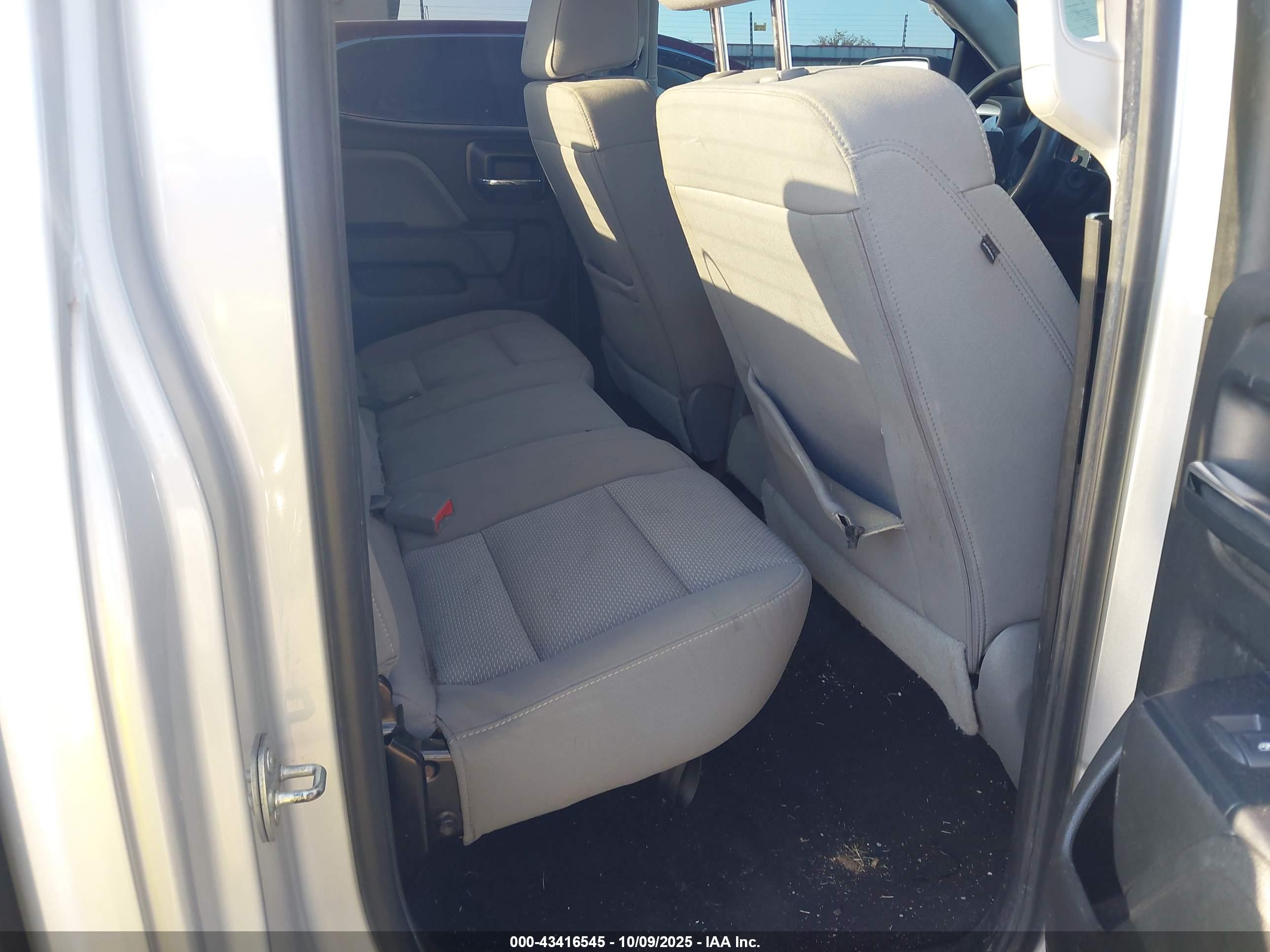 CHEVROLET SILVERADO image 8