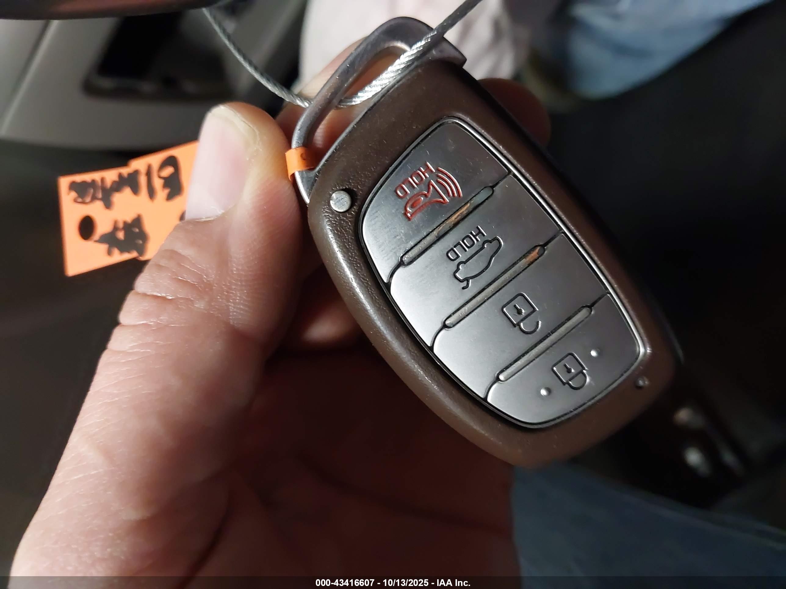 HYUNDAI ELANTRA image 11