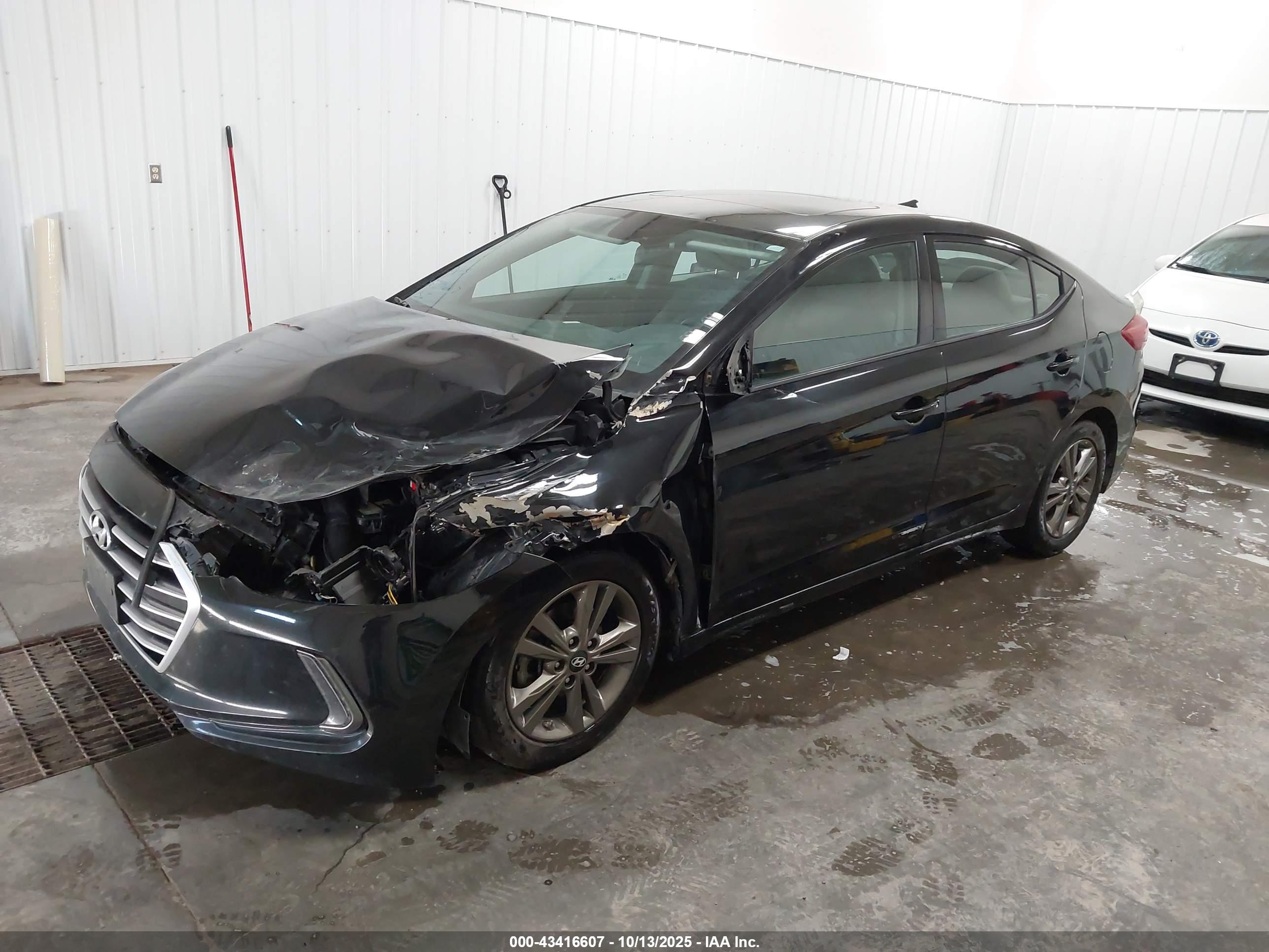 HYUNDAI ELANTRA image 2