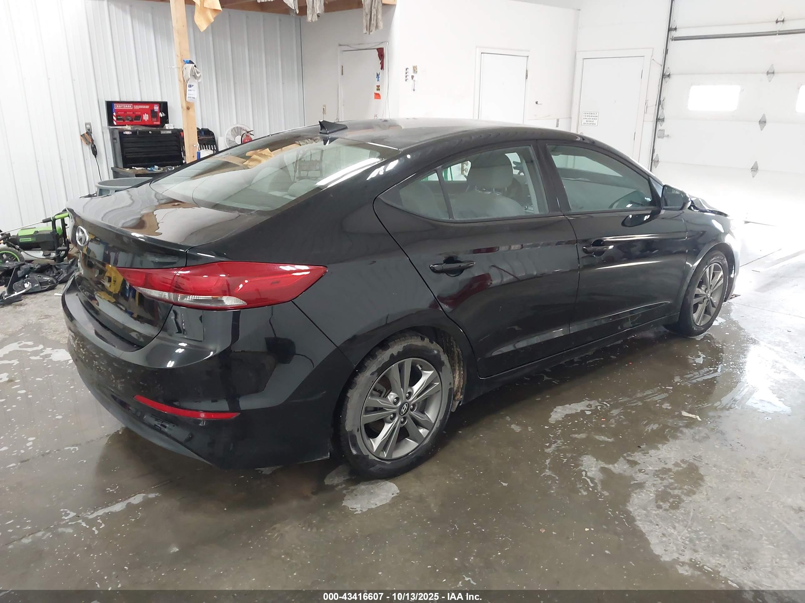 HYUNDAI ELANTRA image 4