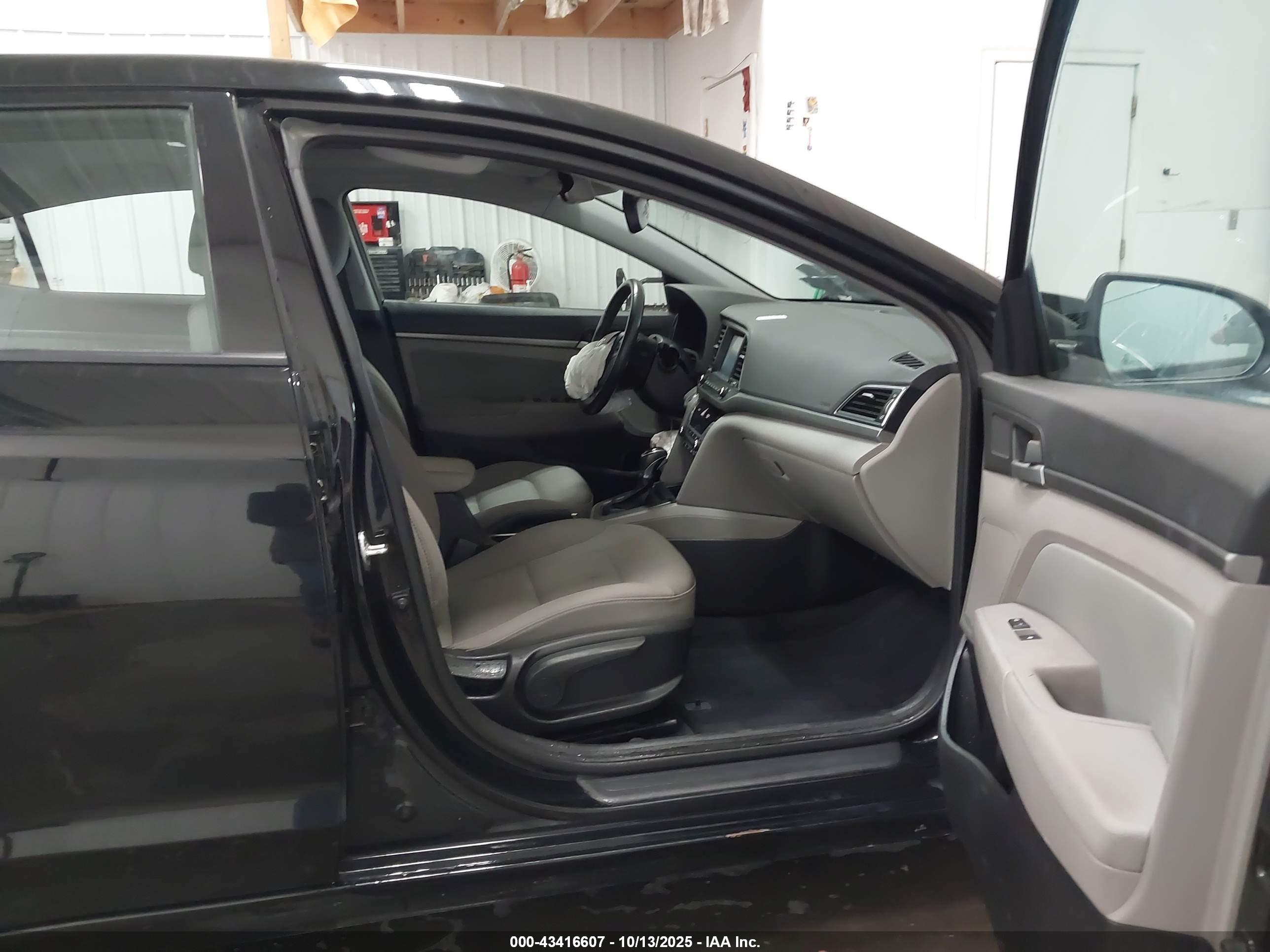 HYUNDAI ELANTRA image 5