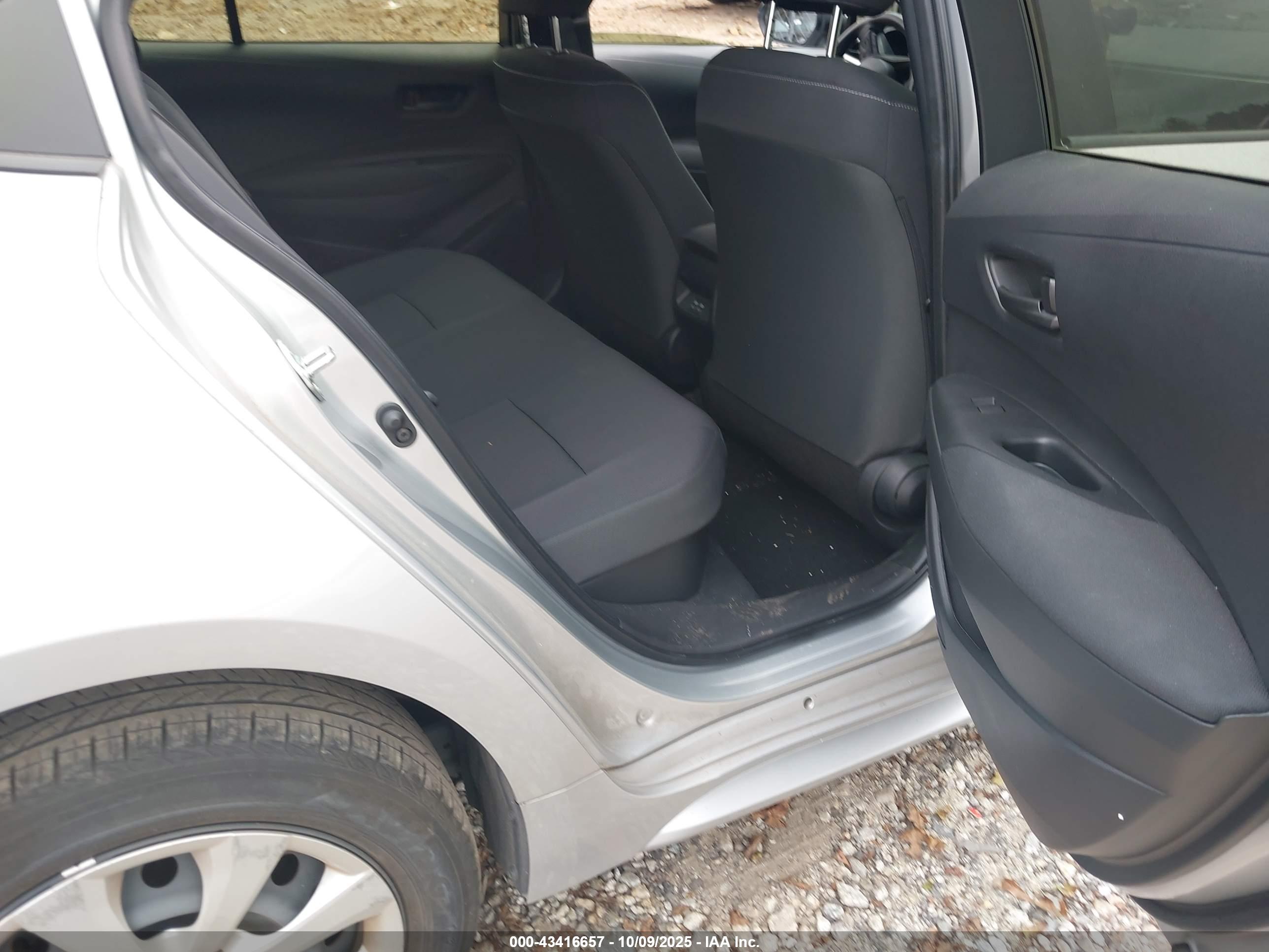 TOYOTA COROLLA image 8