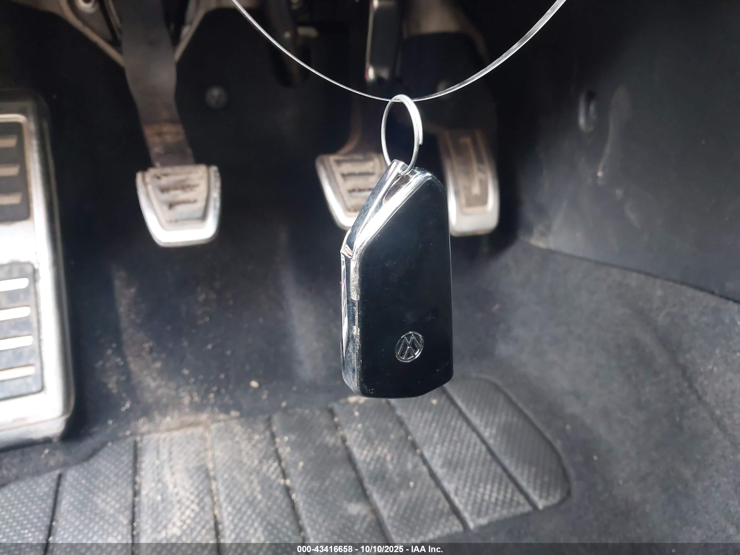 VOLKSWAGEN GOLF image 11