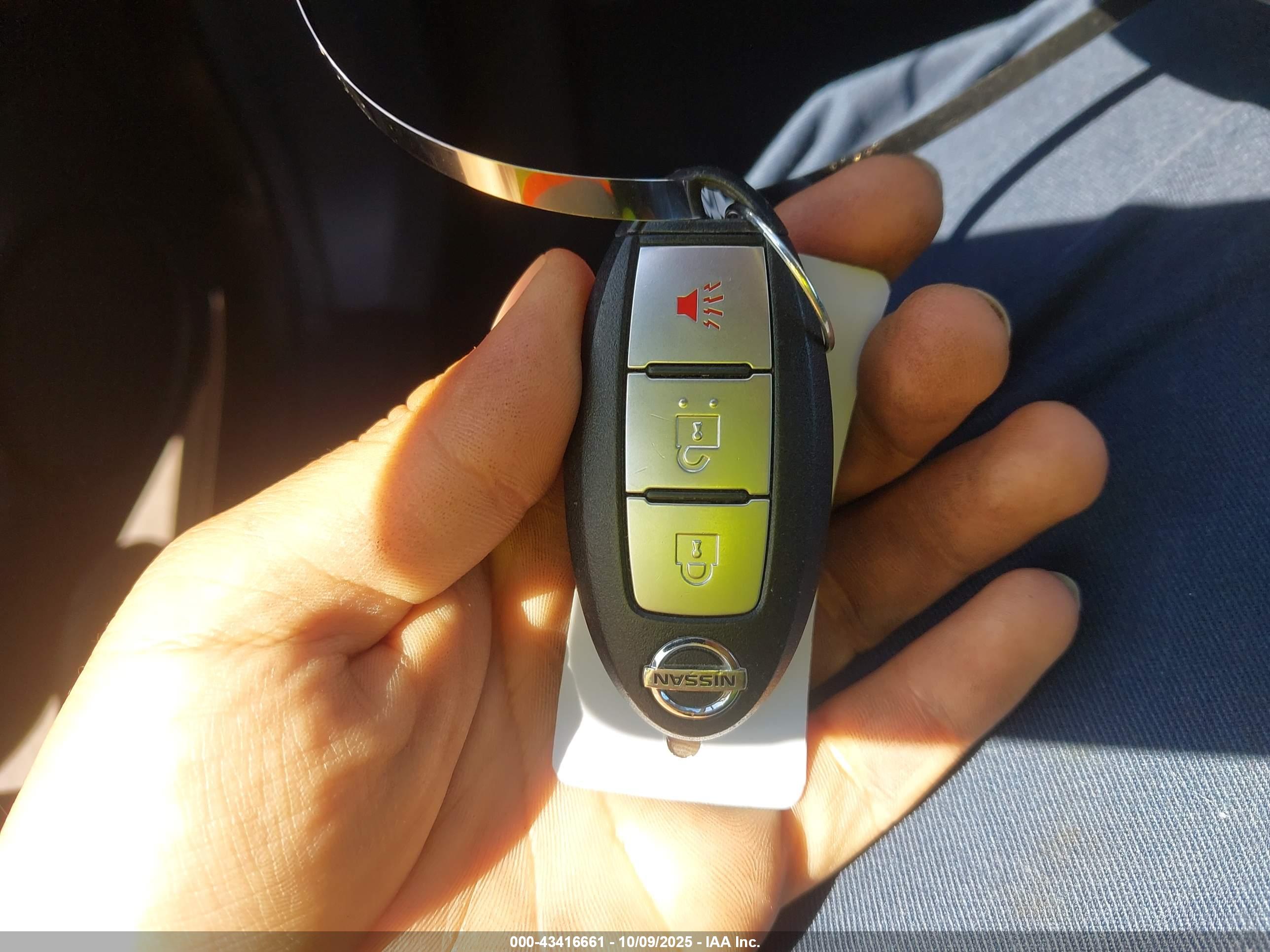 NISSAN ROGUE image 11