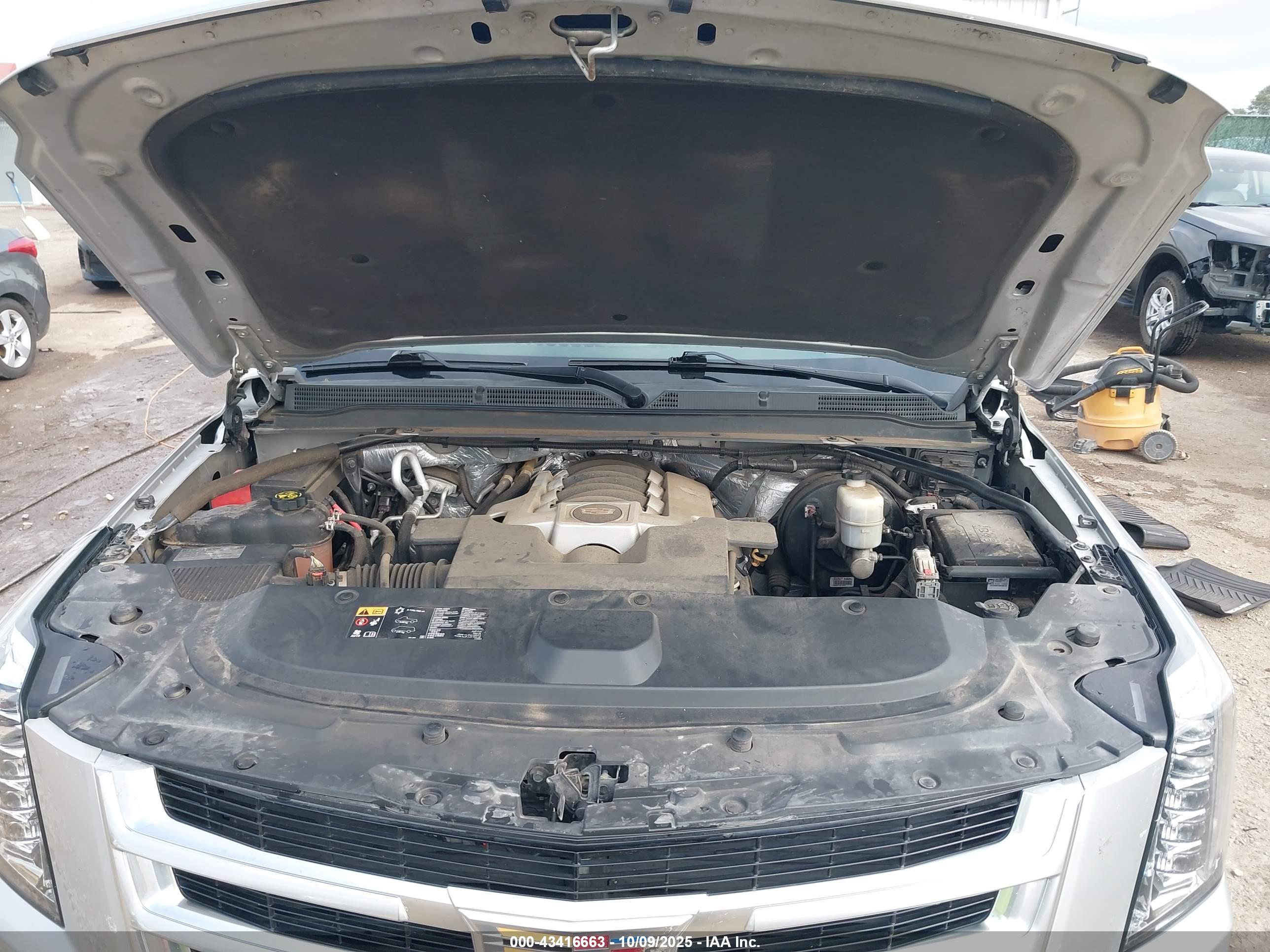 CADILLAC ESCALADE image 10