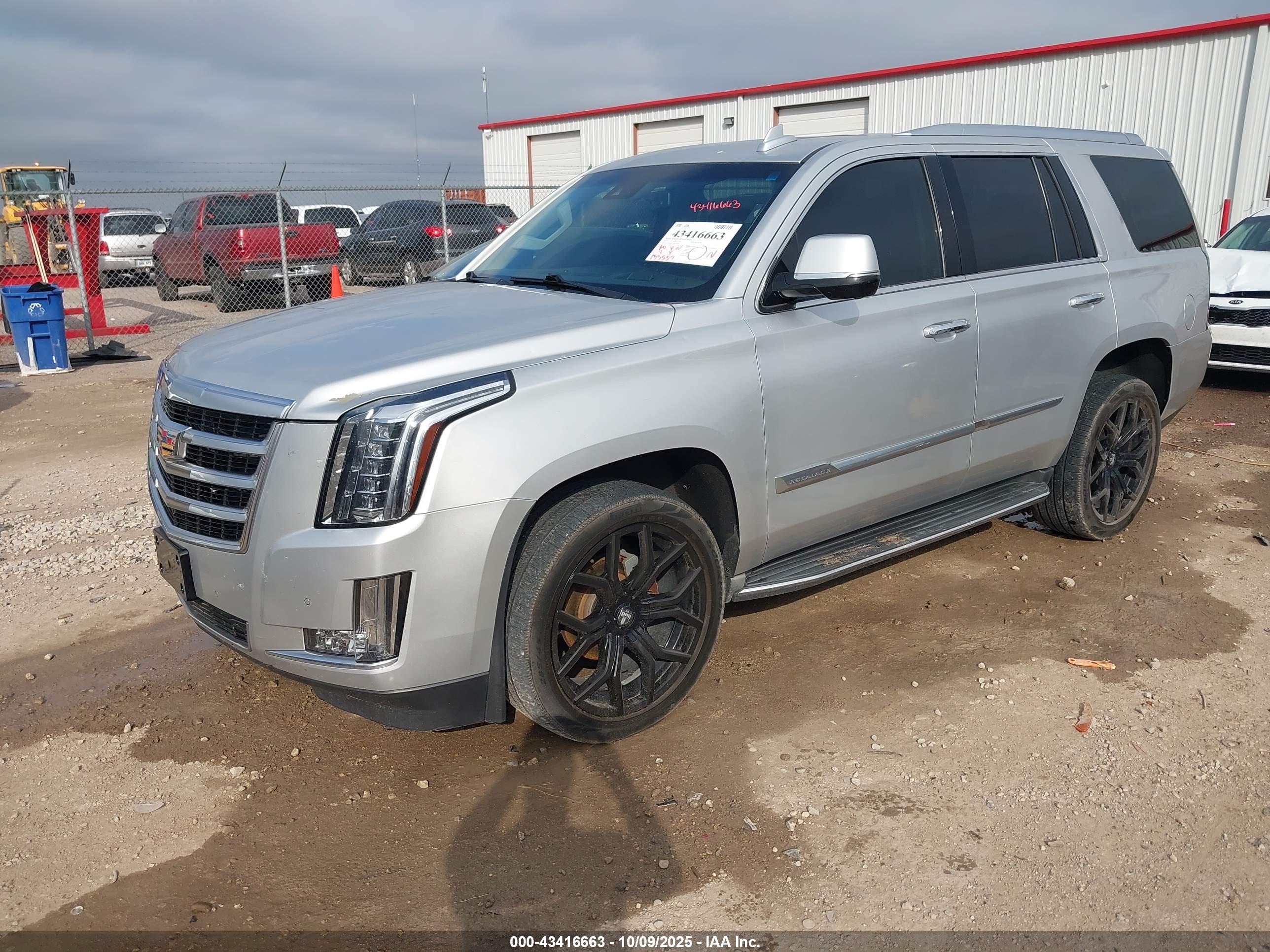 CADILLAC ESCALADE image 2