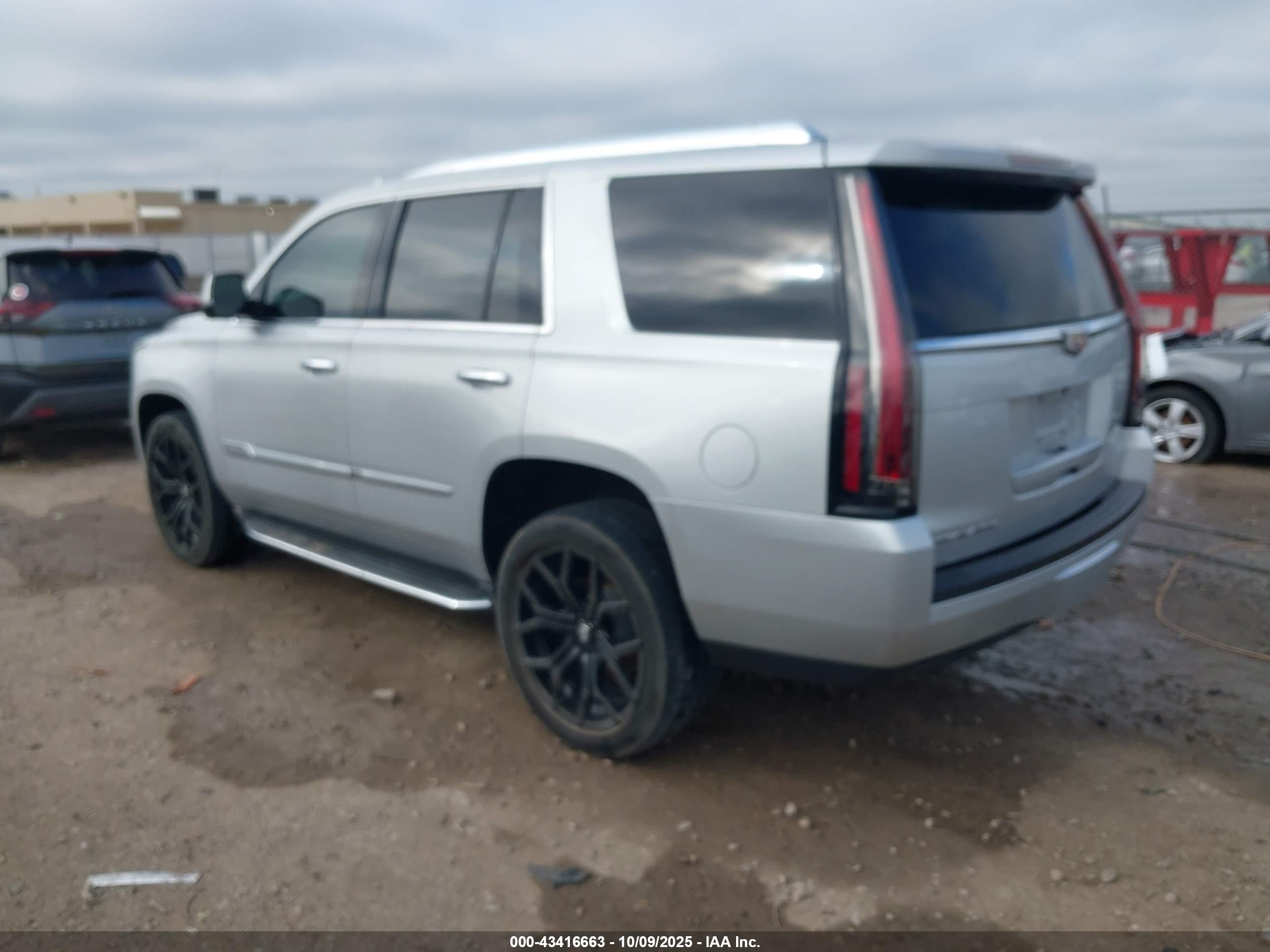 CADILLAC ESCALADE image 3