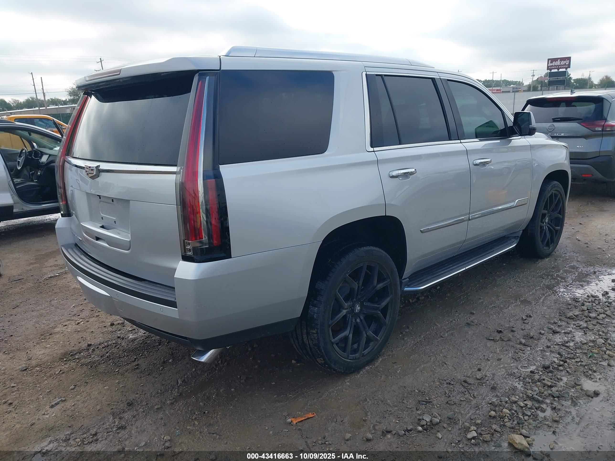 CADILLAC ESCALADE image 4