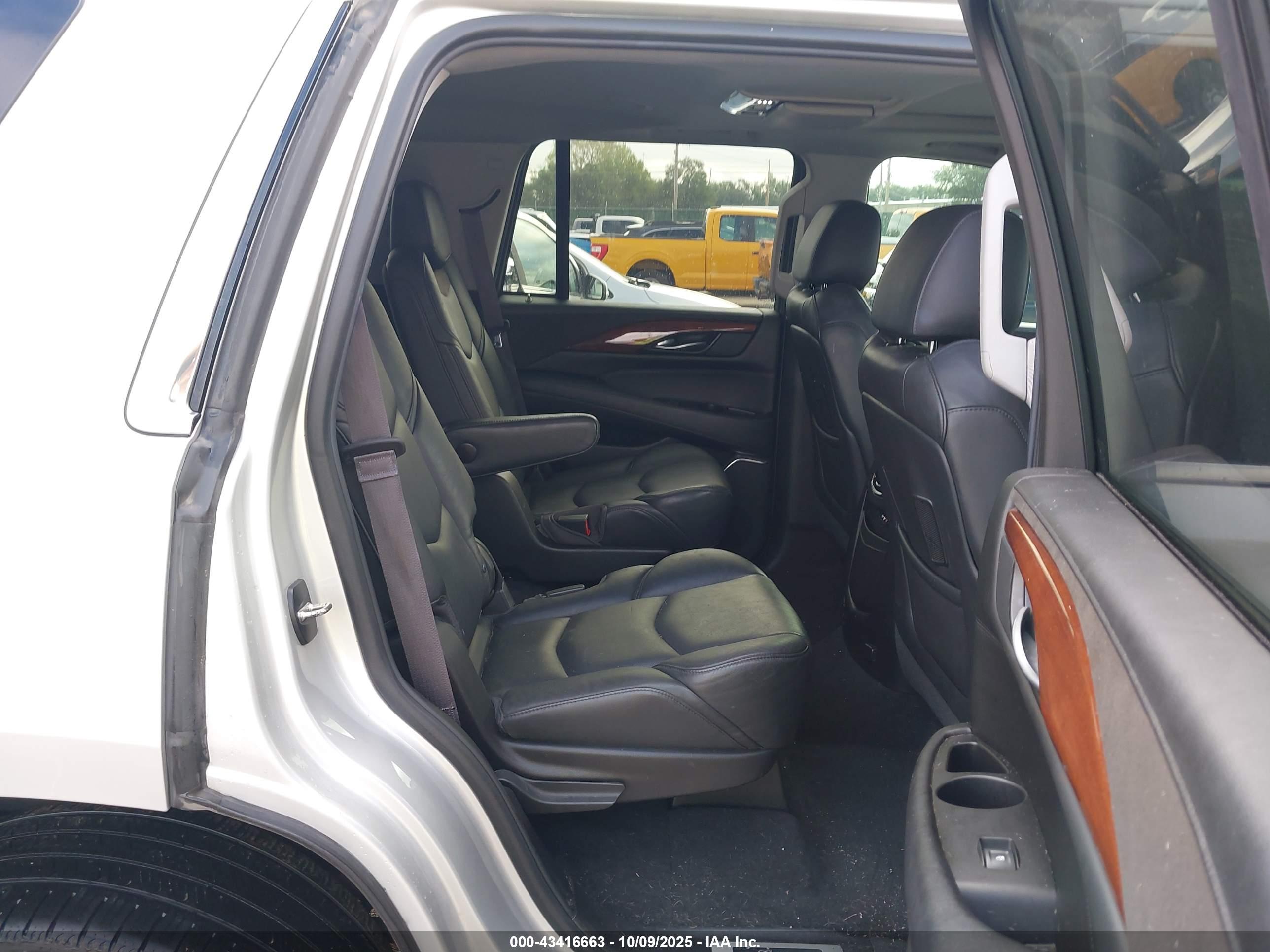 CADILLAC ESCALADE image 8