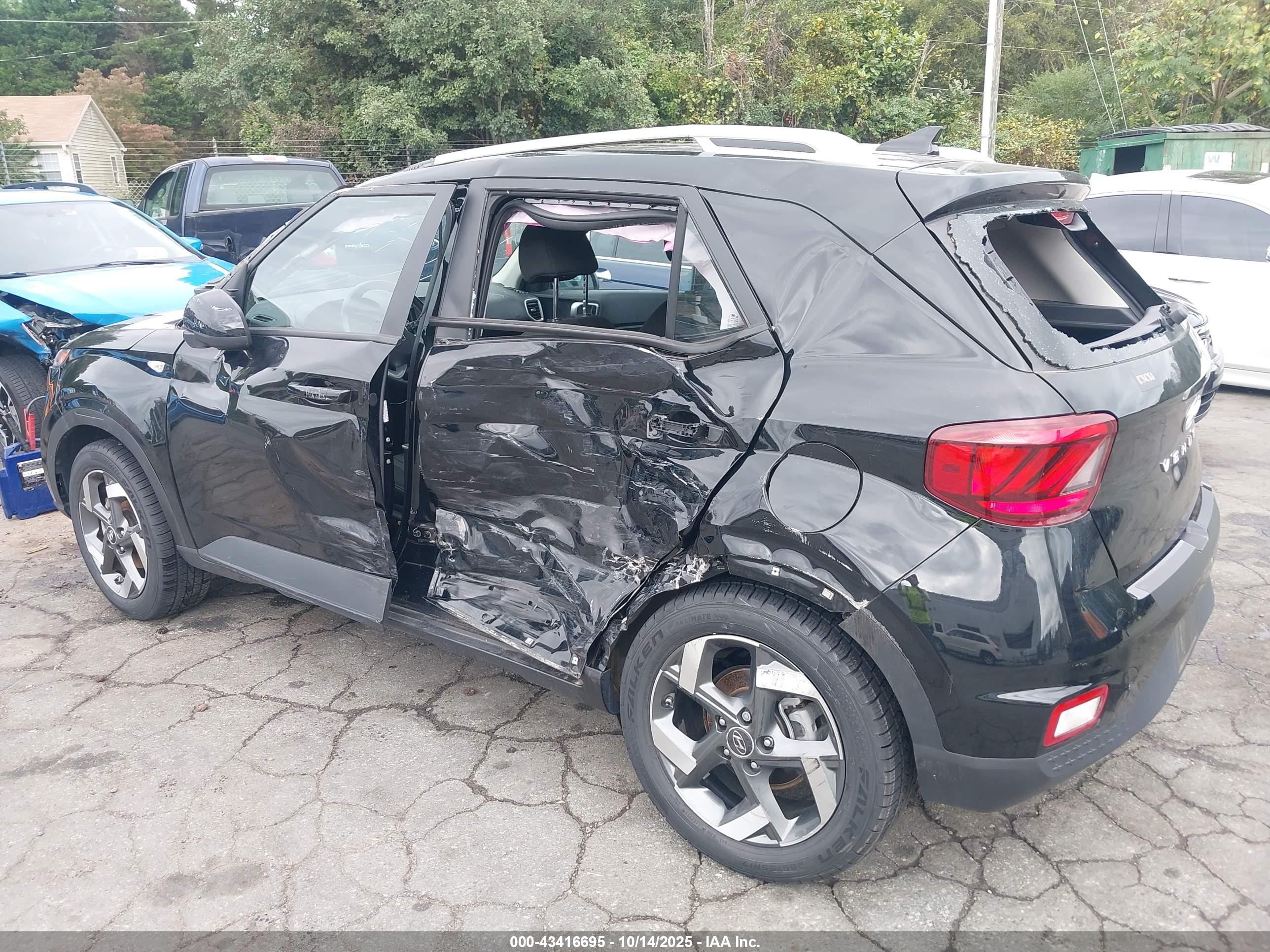 HYUNDAI VENUE image 6