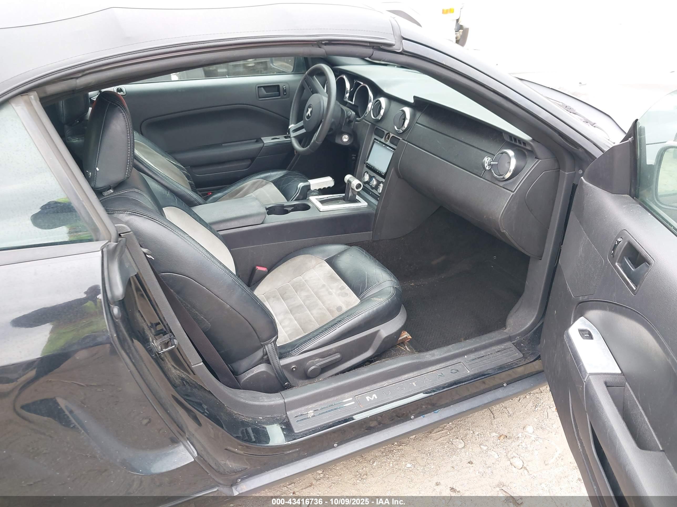 FORD MUSTANG image 5