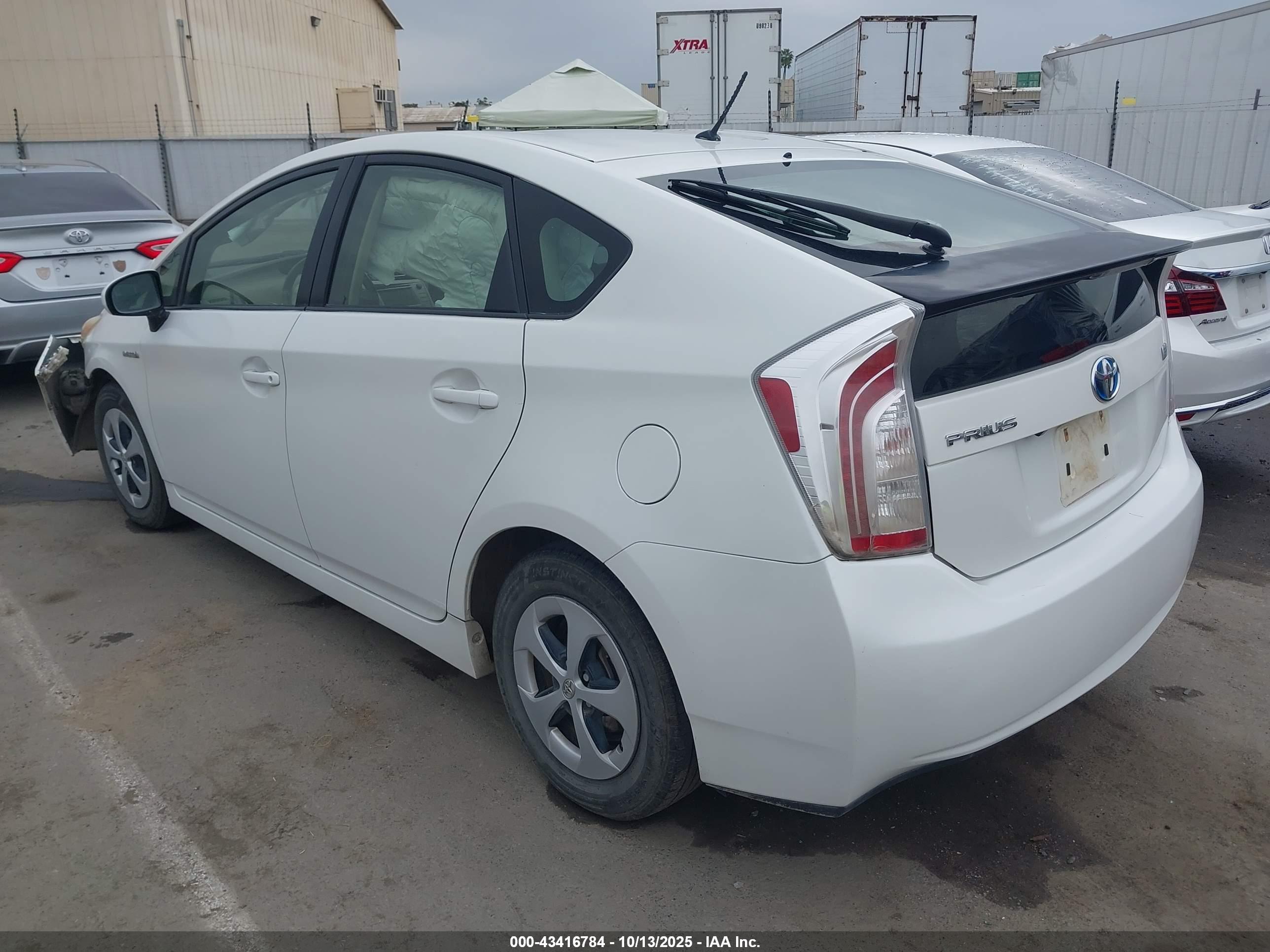 TOYOTA PRIUS image 3