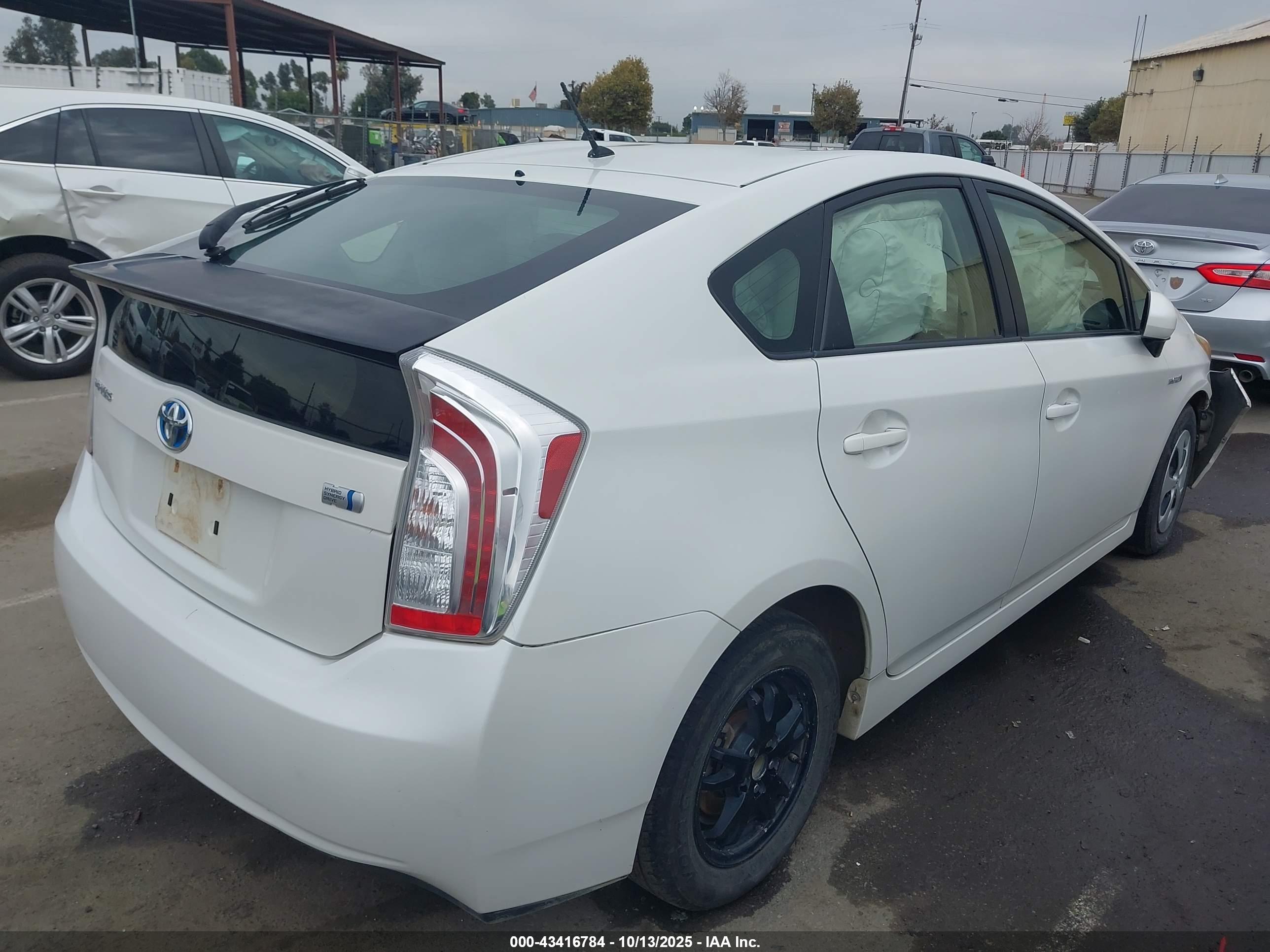 TOYOTA PRIUS image 4