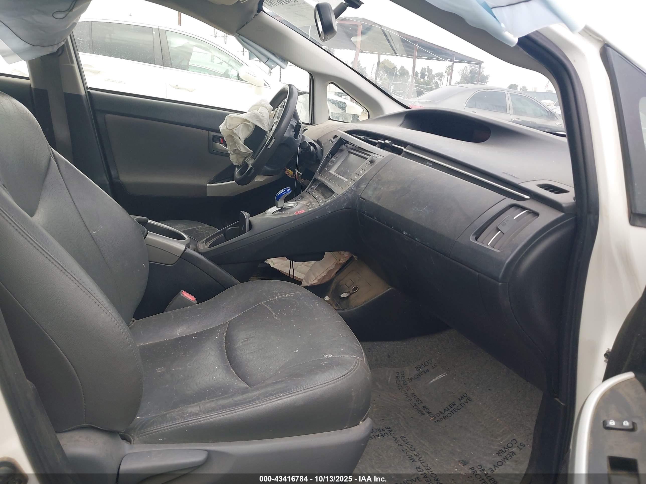 TOYOTA PRIUS image 5